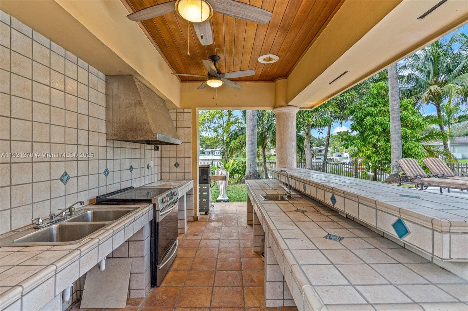 7225 Gleneagle Dr, Miami Lakes FL 33014 — 77