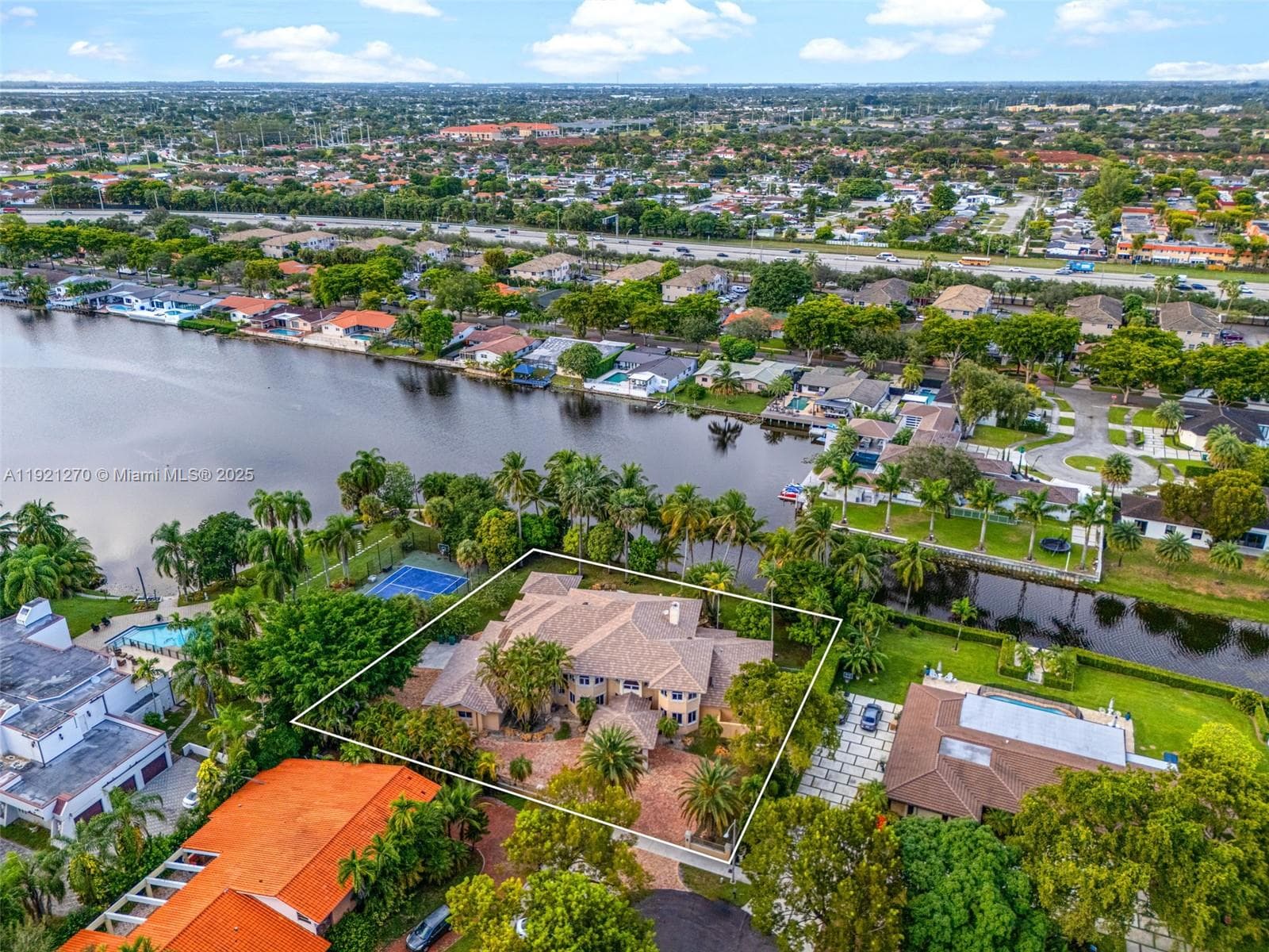 7225 Gleneagle Dr, Miami Lakes FL 33014 — 90