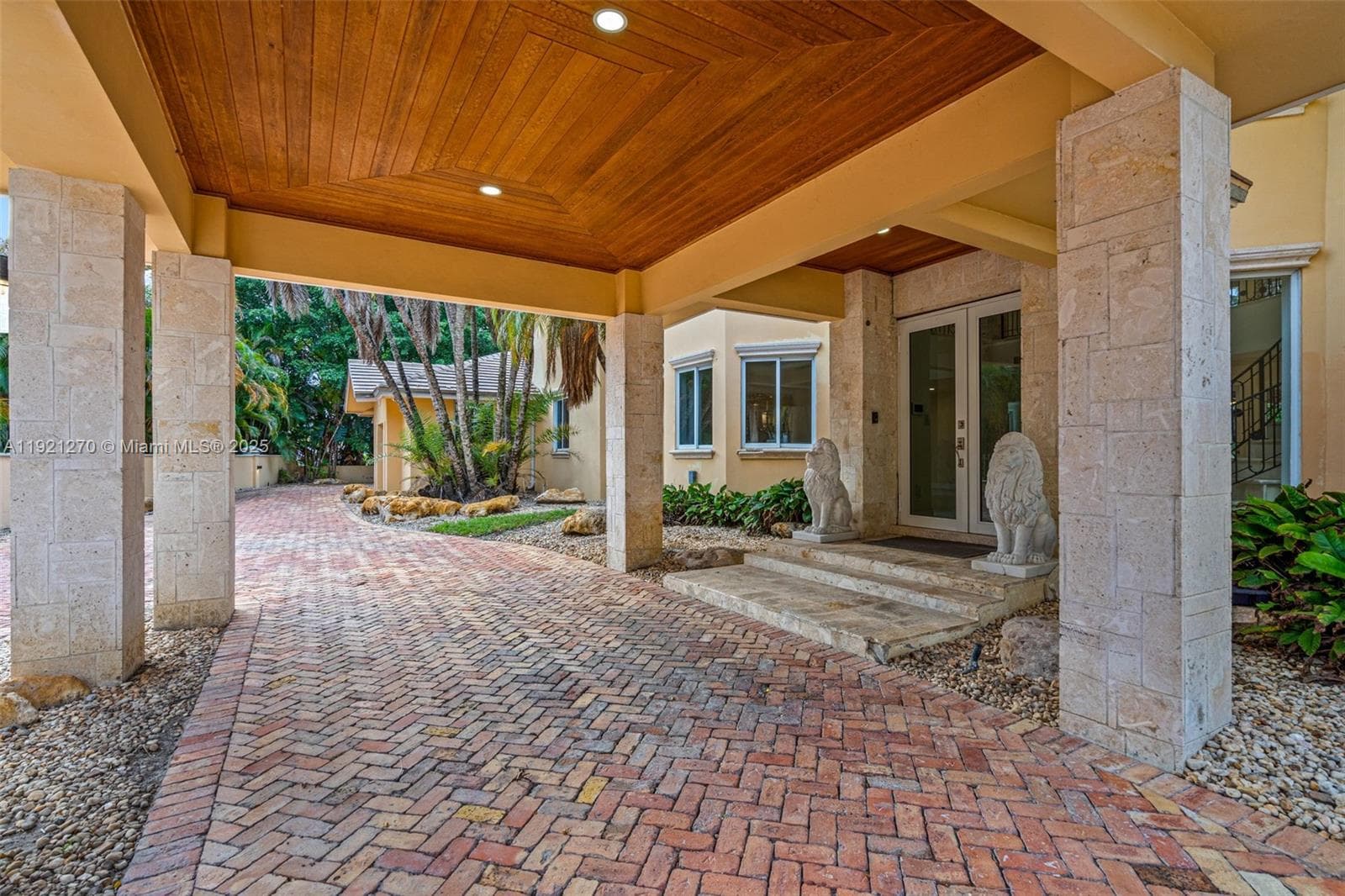 7225 Gleneagle Dr, Miami Lakes FL 33014 — 3