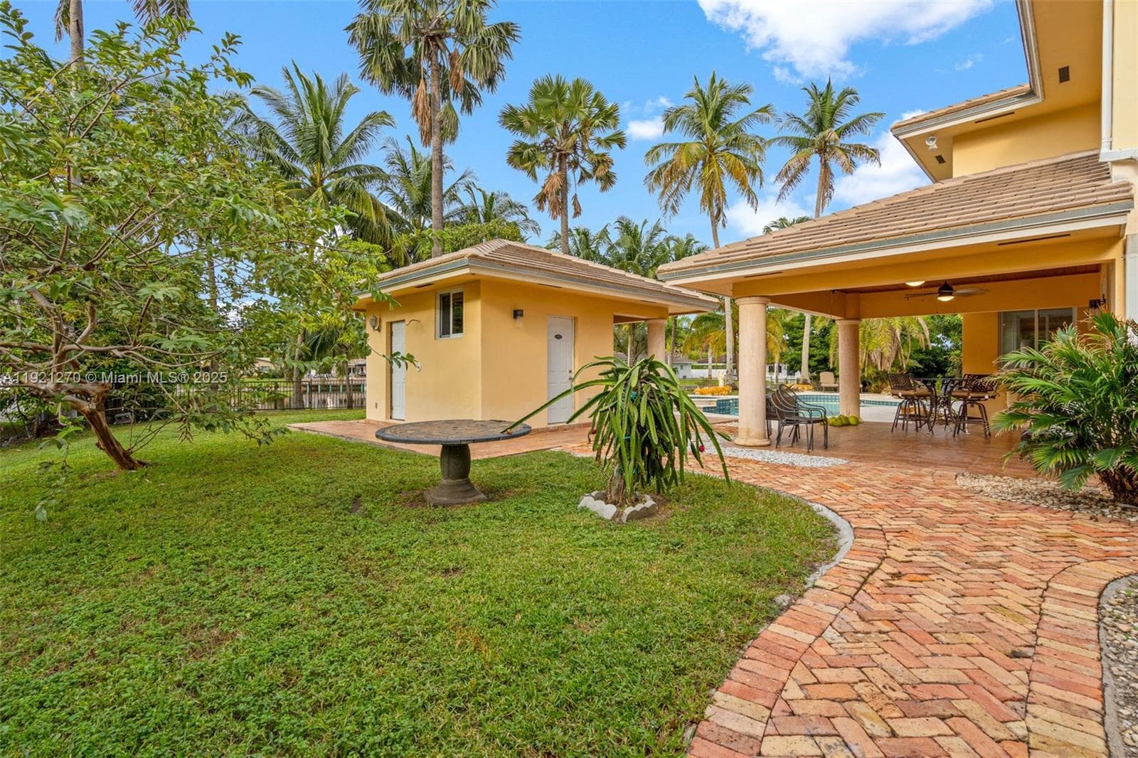 7225 Gleneagle Dr, Miami Lakes FL 33014 — 81