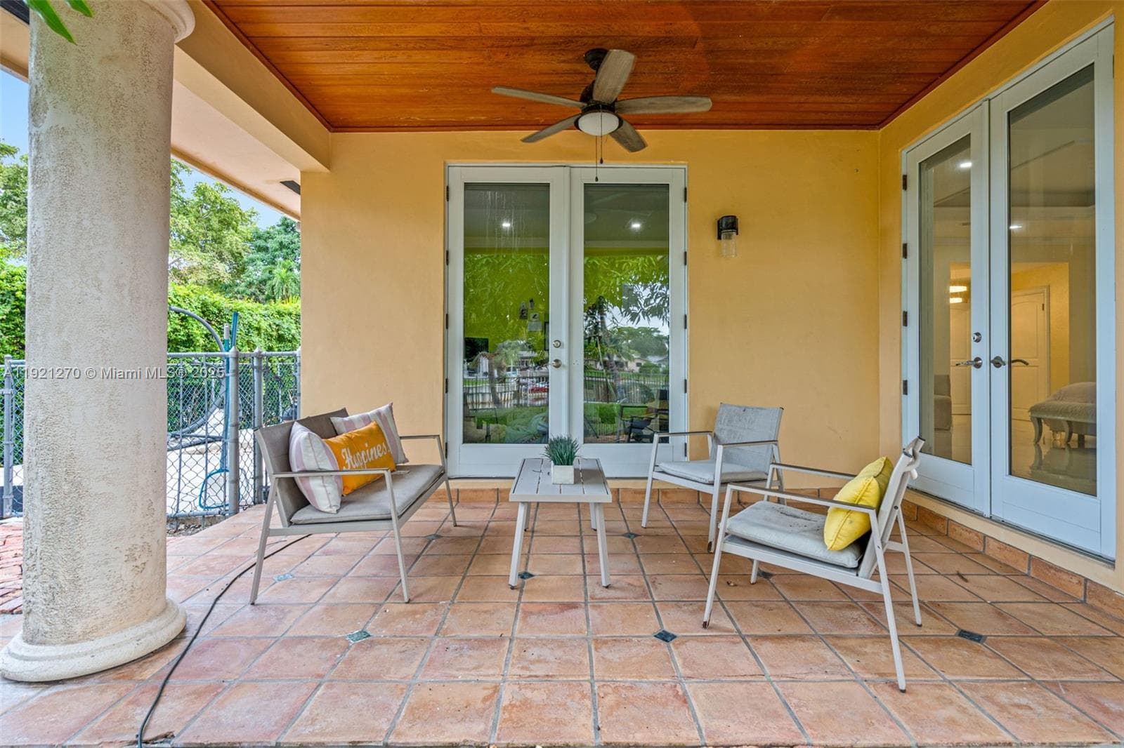 7225 Gleneagle Dr, Miami Lakes FL 33014 — 75
