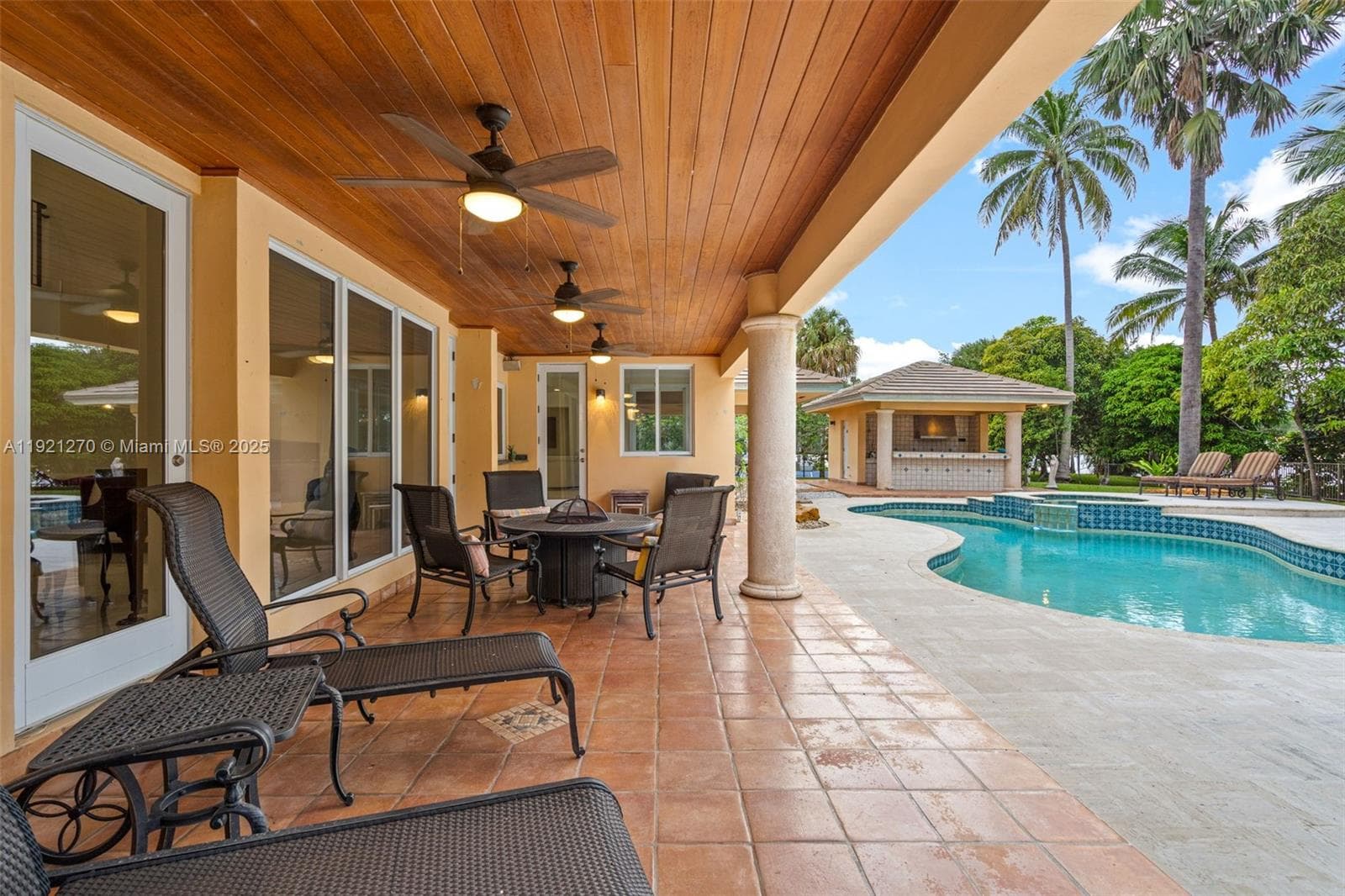 7225 Gleneagle Dr, Miami Lakes FL 33014 — 65