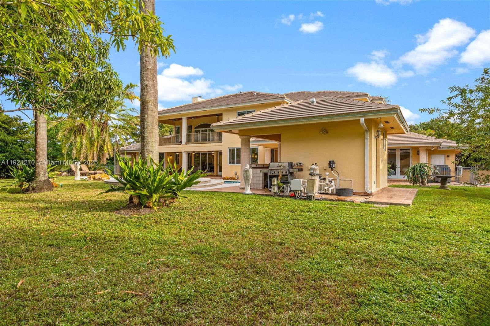 7225 Gleneagle Dr, Miami Lakes FL 33014 — 82