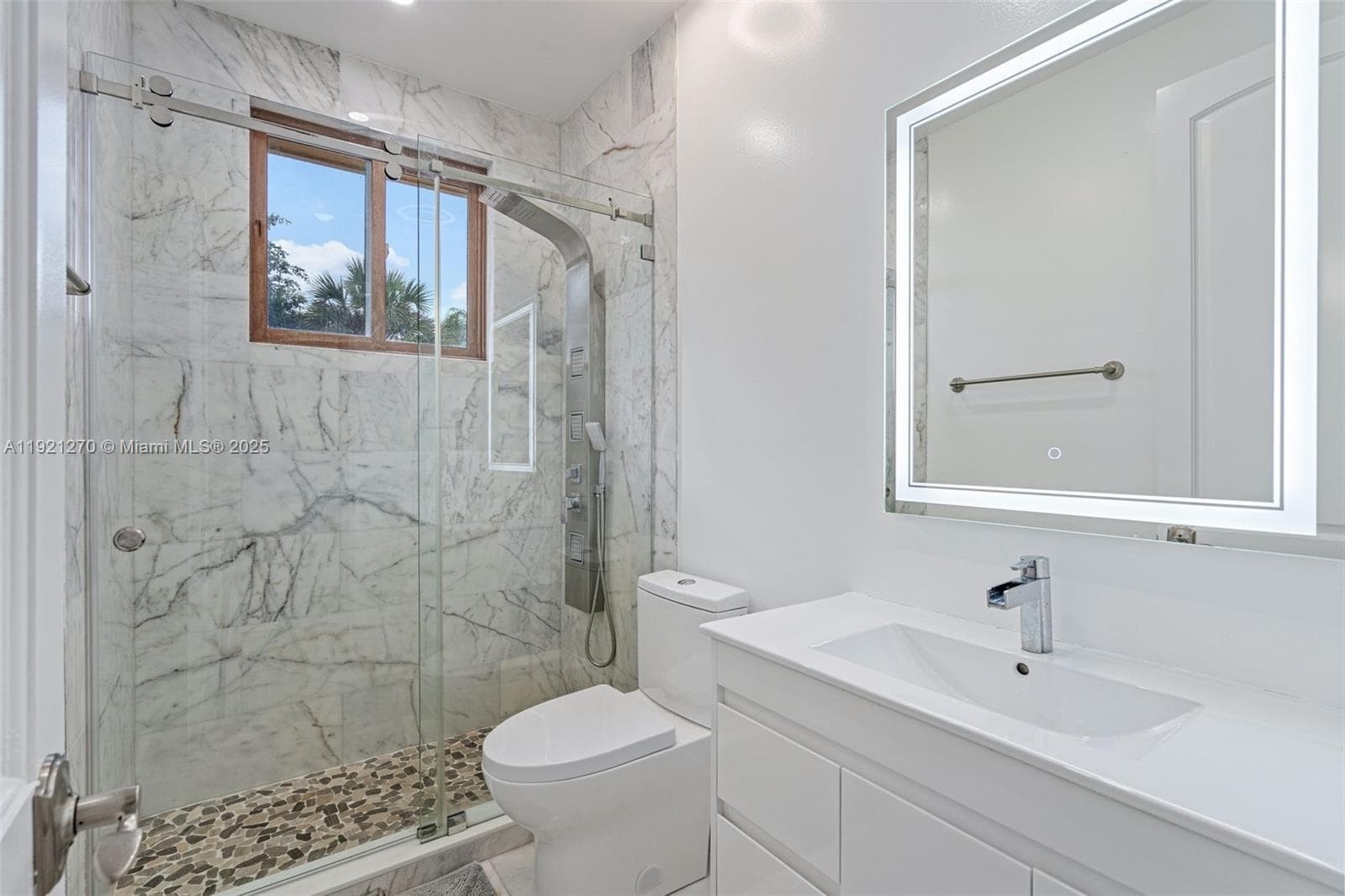 7225 Gleneagle Dr, Miami Lakes FL 33014 — 55