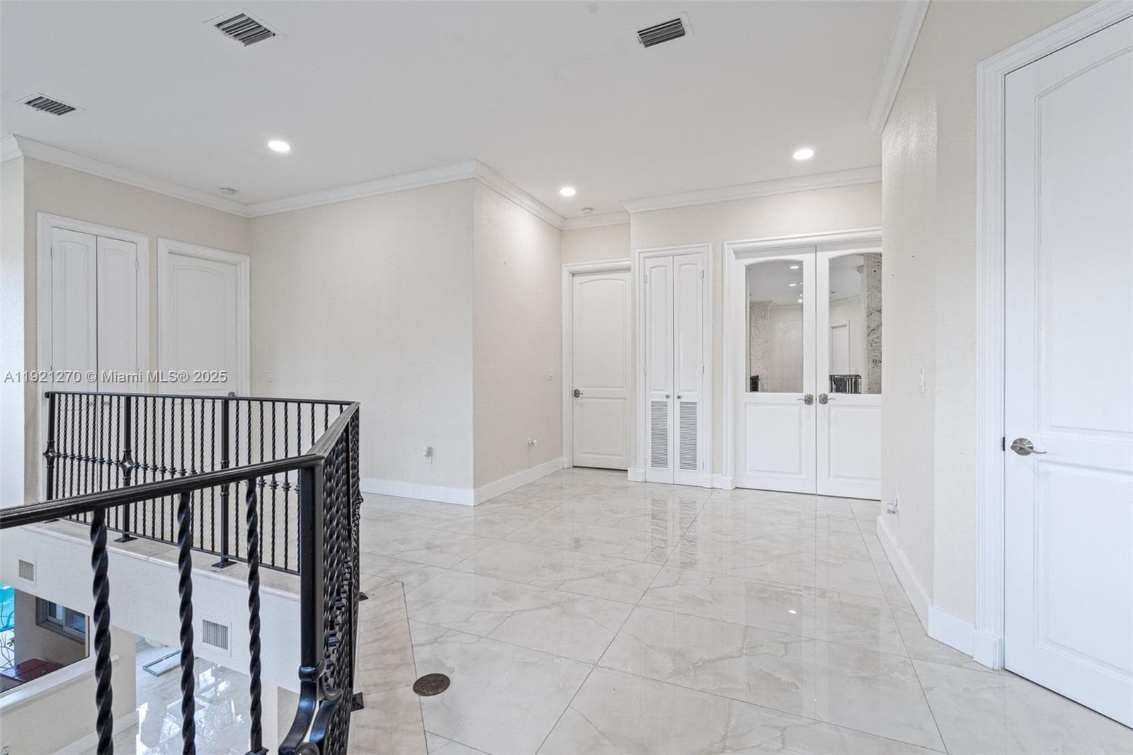 7225 Gleneagle Dr, Miami Lakes FL 33014 — 50