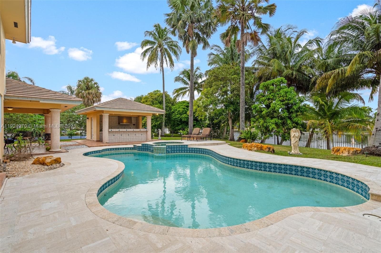 7225 Gleneagle Dr, Miami Lakes FL 33014 — 68