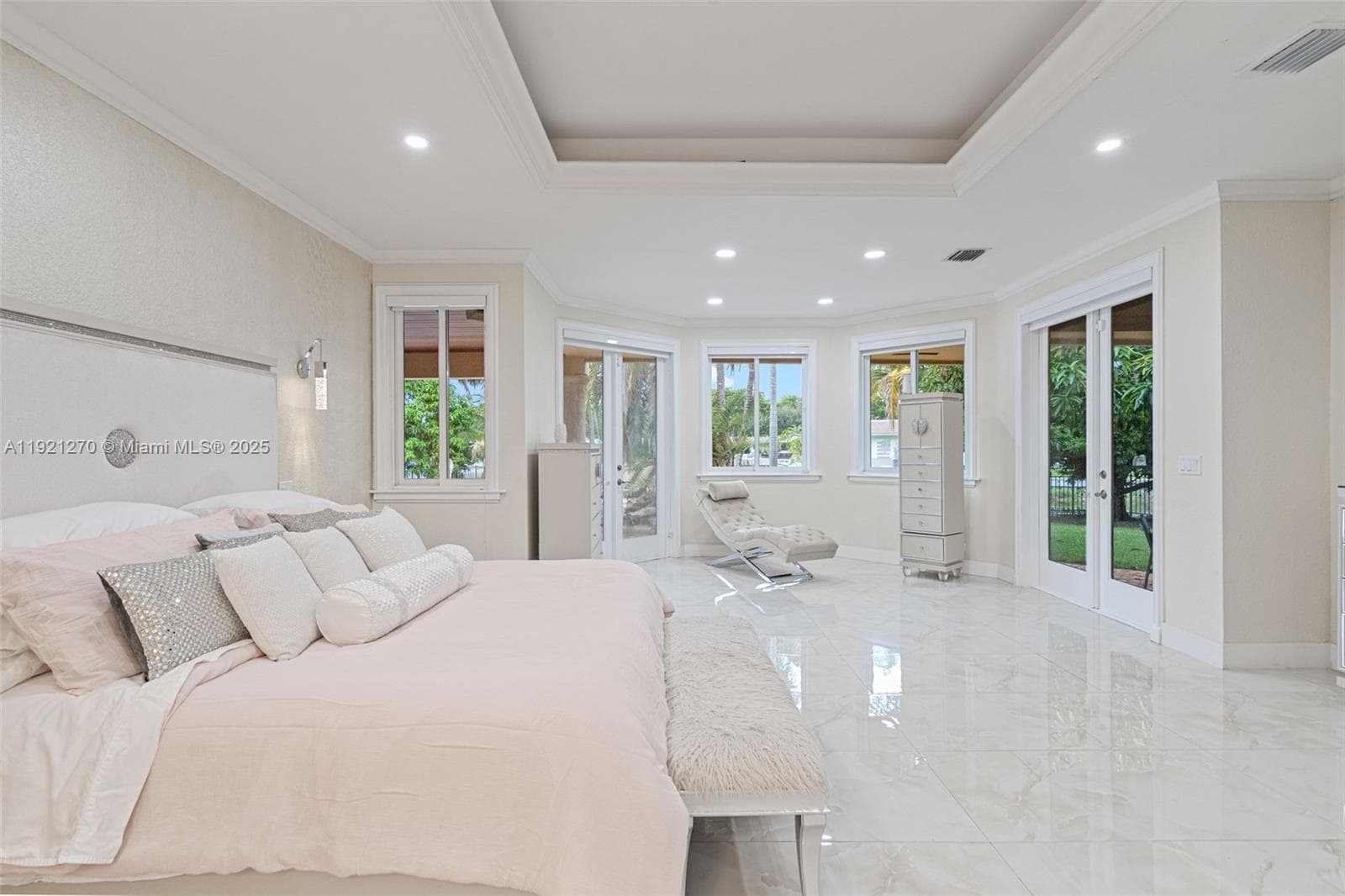 7225 Gleneagle Dr, Miami Lakes FL 33014 — 25