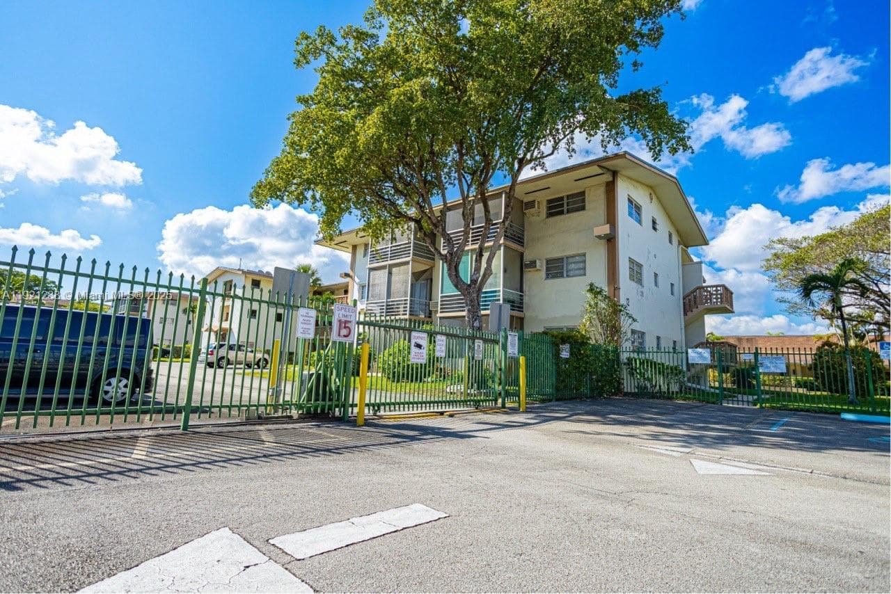 16790 NE 14th Ave # 215, Miami FL 33162 — 24