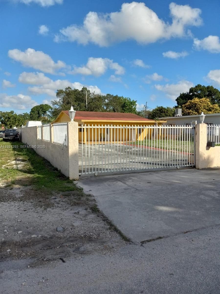 3041 NW 95th Ter, Miami FL 33147 — 20