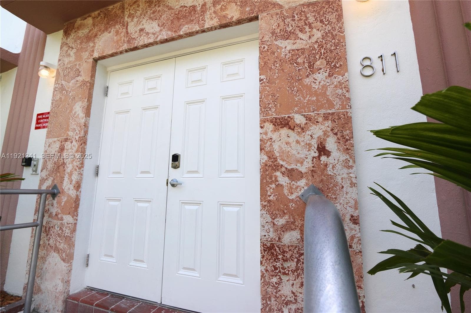 811 Jefferson Ave # 105, Miami Beach FL 33139 — 2