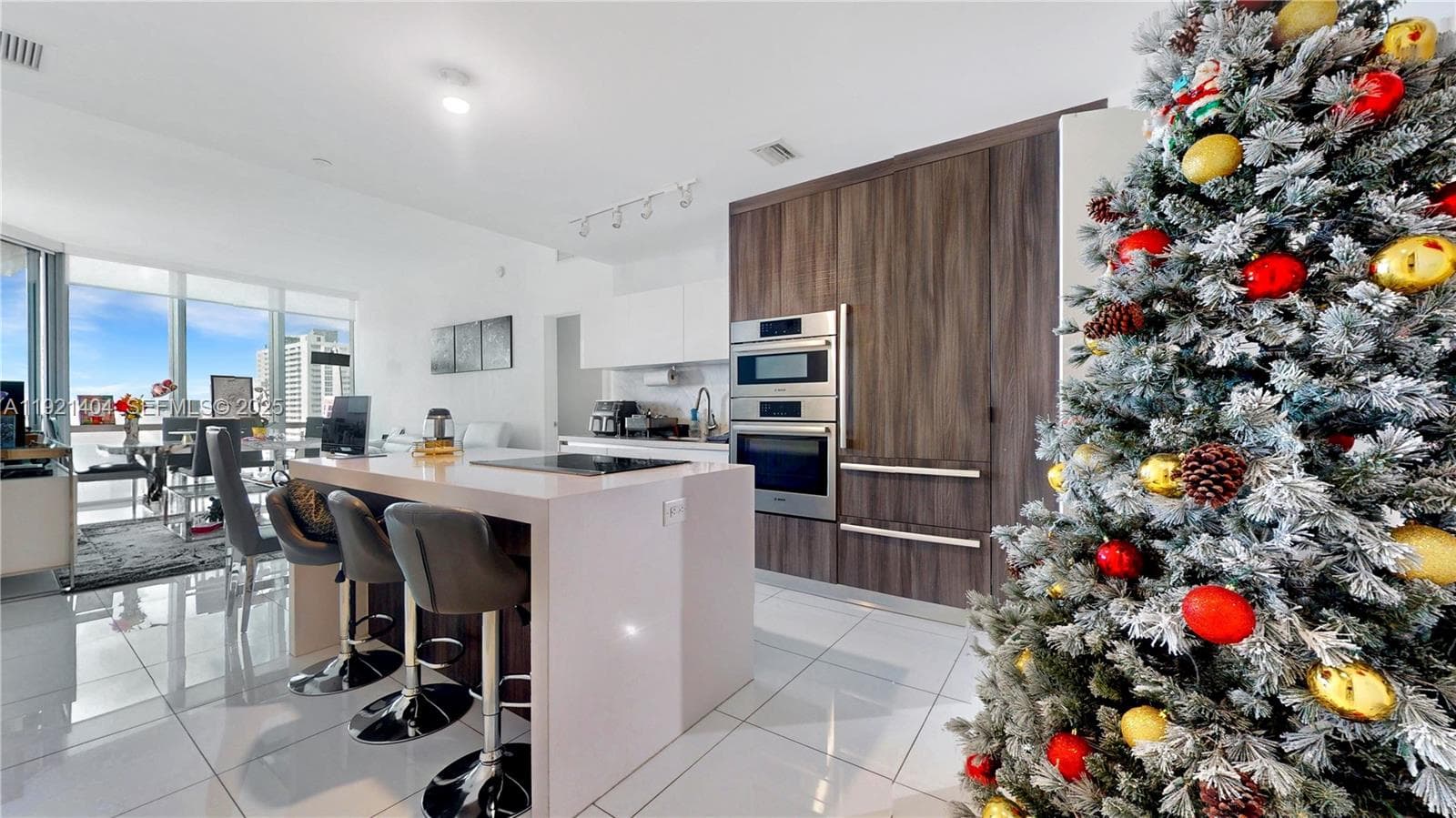 851 NE 1st Ave # 1508, Miami FL 33132 — 4