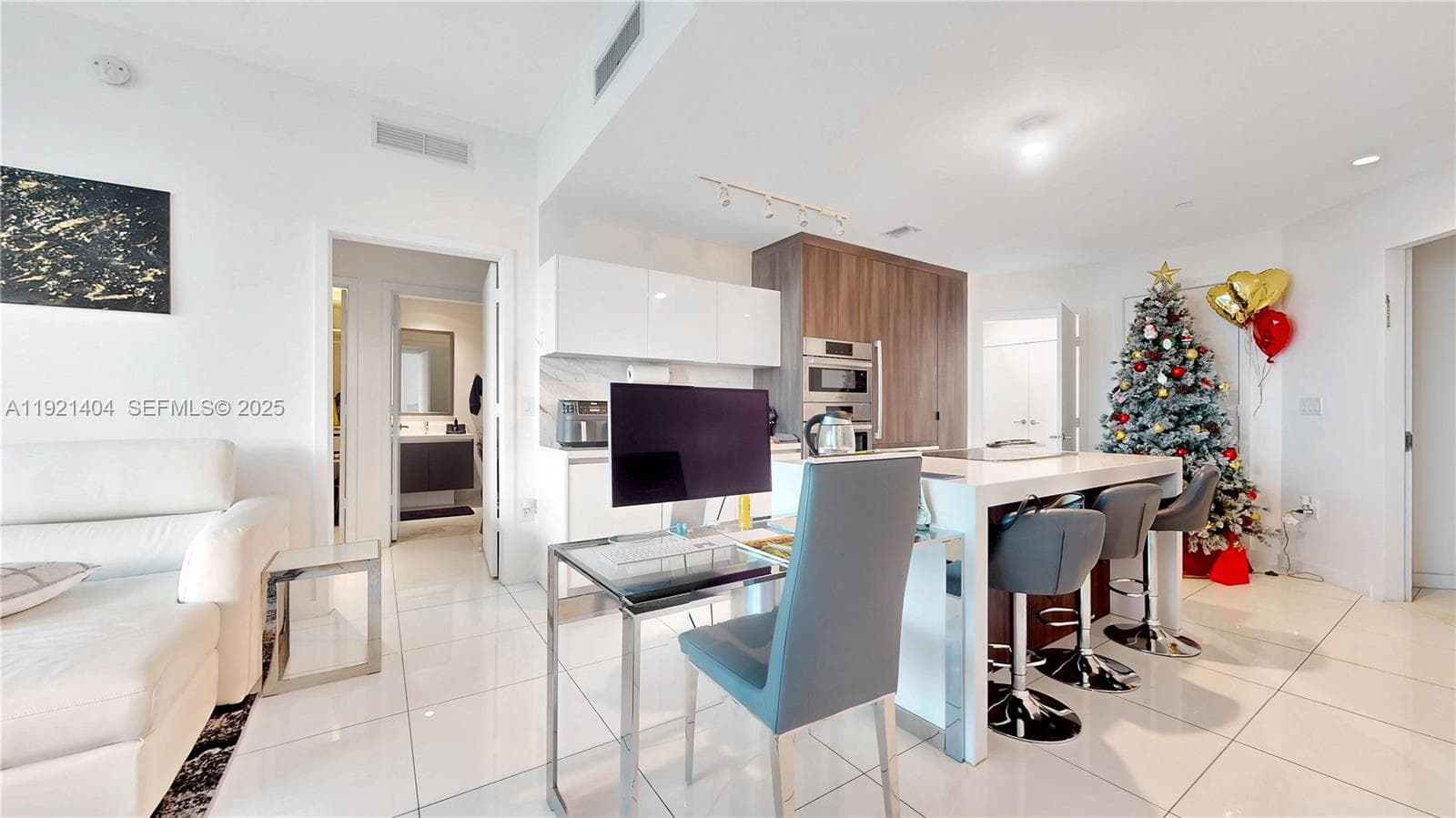 851 NE 1st Ave # 1508, Miami FL 33132 — 8