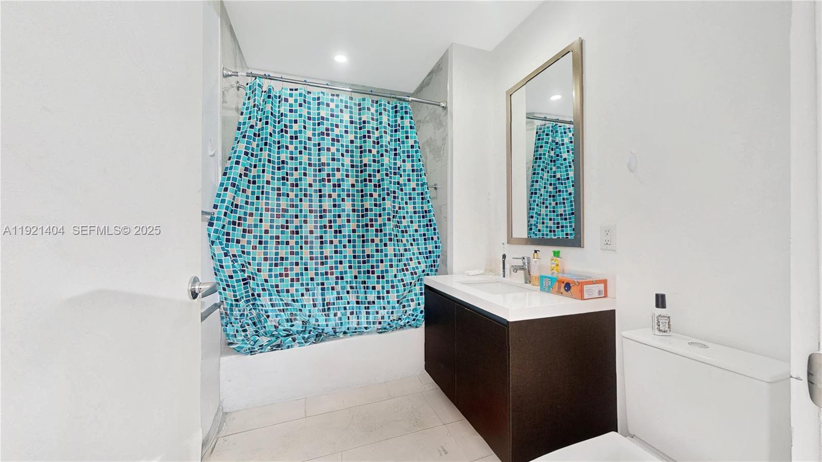 851 NE 1st Ave # 1508, Miami FL 33132 — 25
