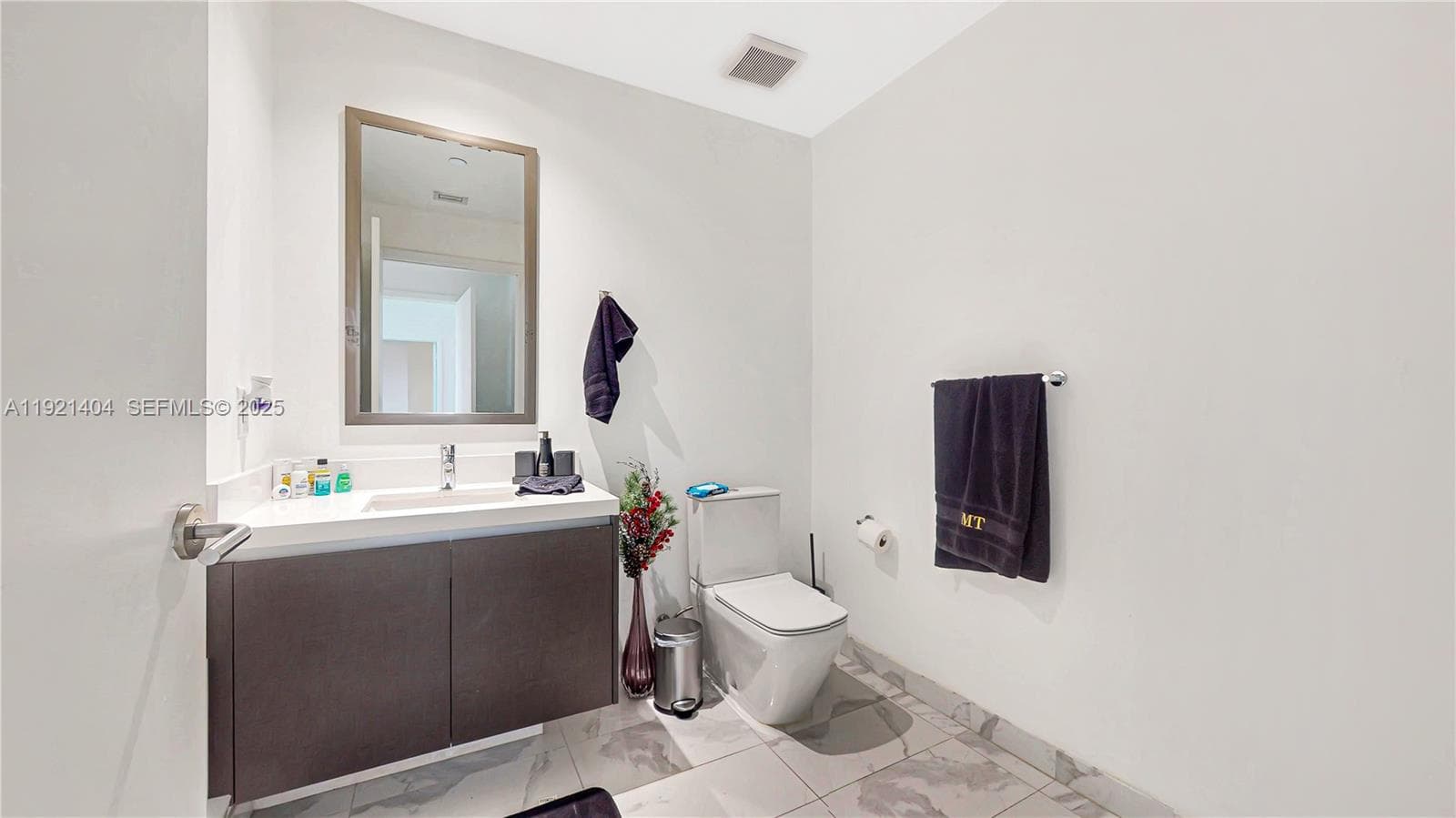 851 NE 1st Ave # 1508, Miami FL 33132 — 21