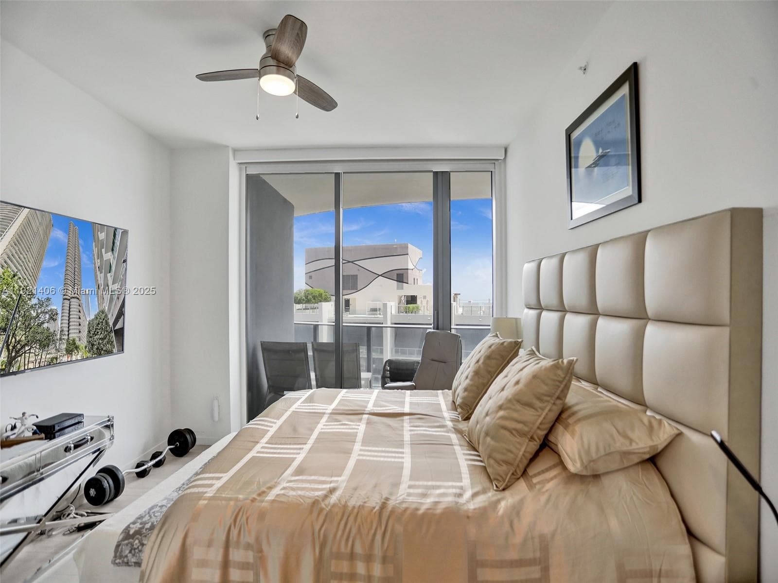 1000 Brickell Plz, Miami FL 33131 — 23