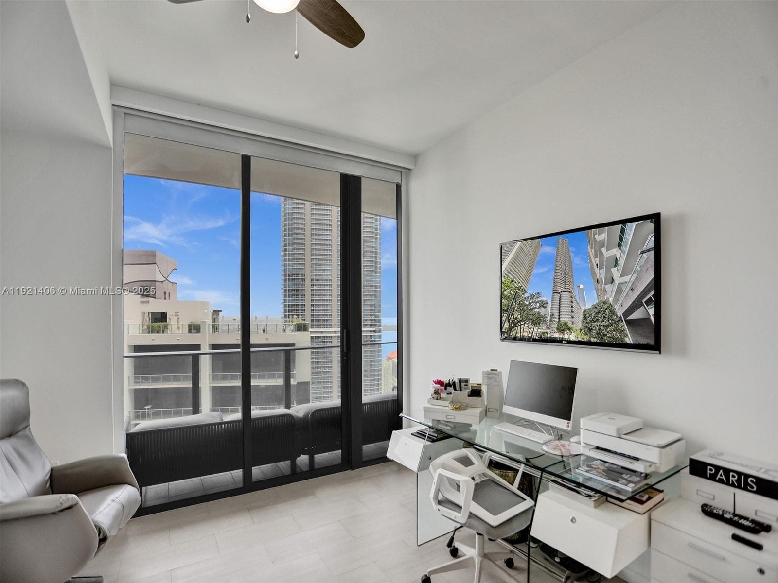 1000 Brickell Plz, Miami FL 33131 — 27