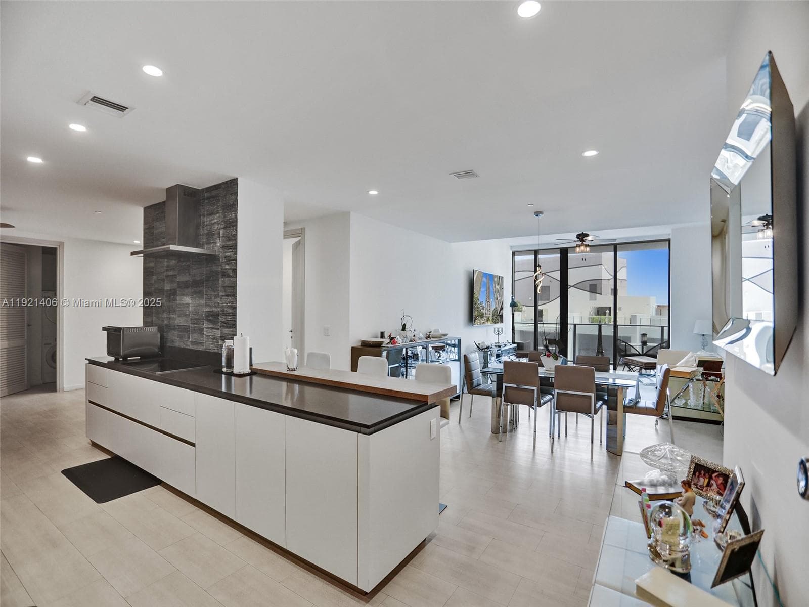 1000 Brickell Plz, Miami FL 33131 — 2