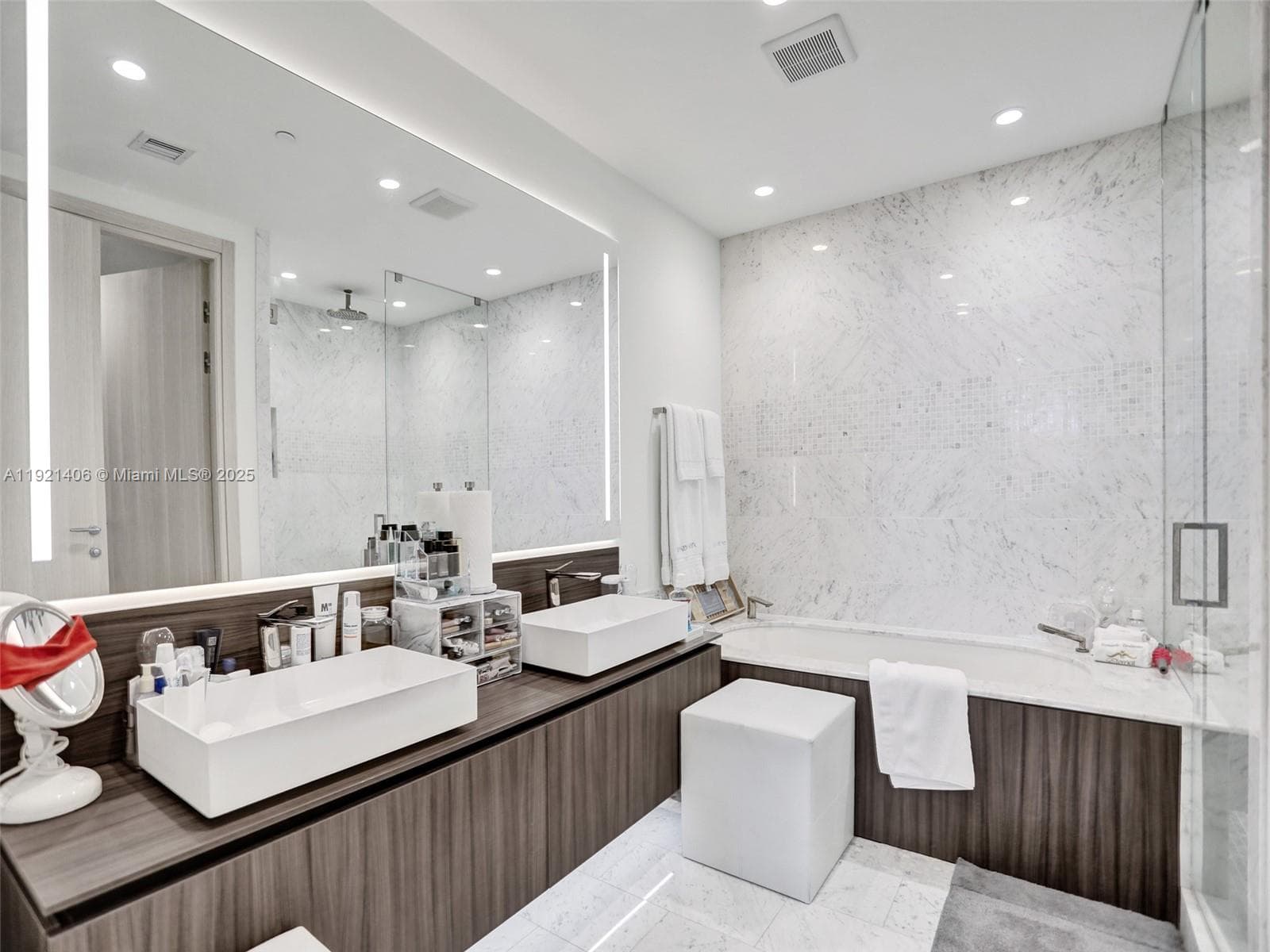 1000 Brickell Plz, Miami FL 33131 — 13