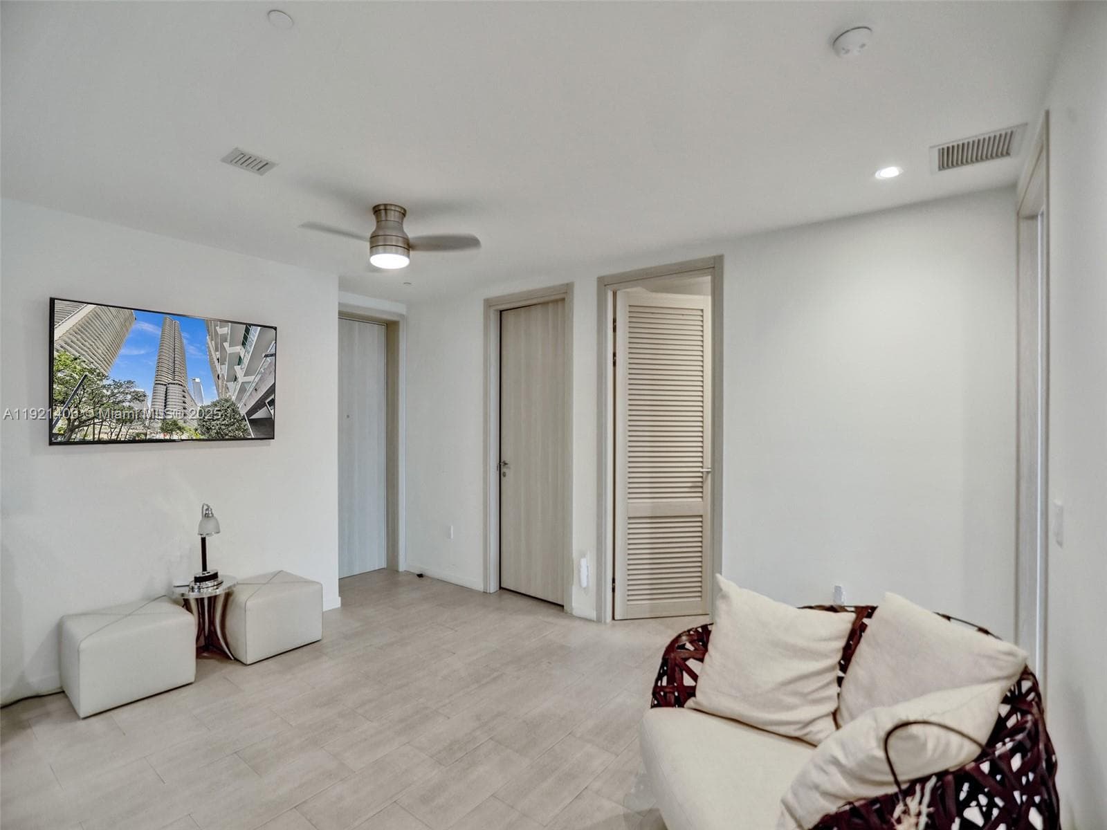 1000 Brickell Plz, Miami FL 33131 — 17