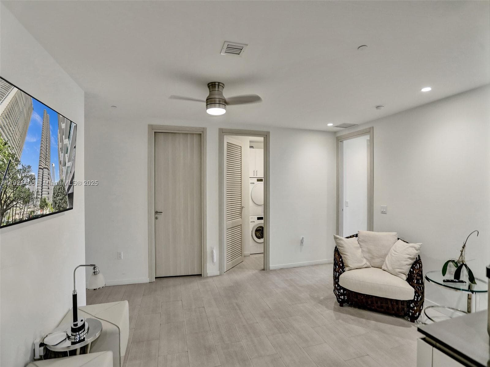 1000 Brickell Plz, Miami FL 33131 — 16
