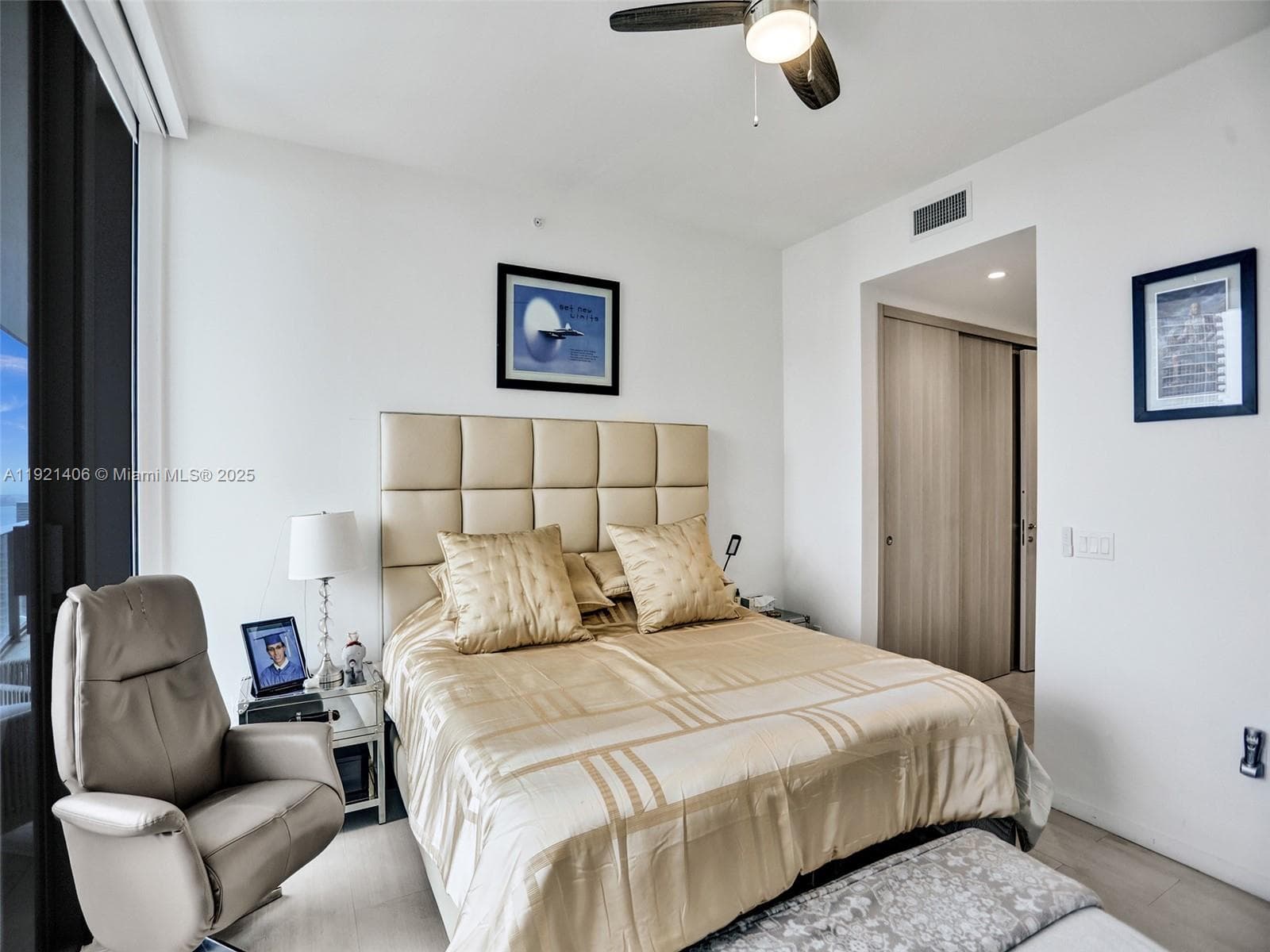 1000 Brickell Plz, Miami FL 33131 — 22