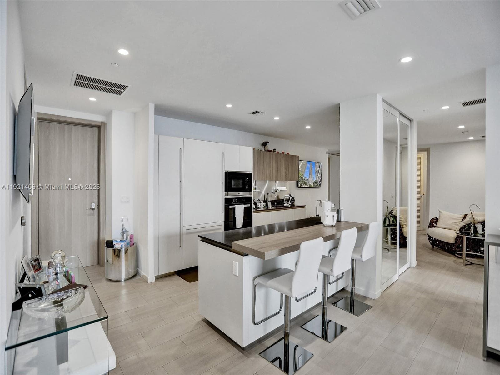 1000 Brickell Plz, Miami FL 33131 — 3