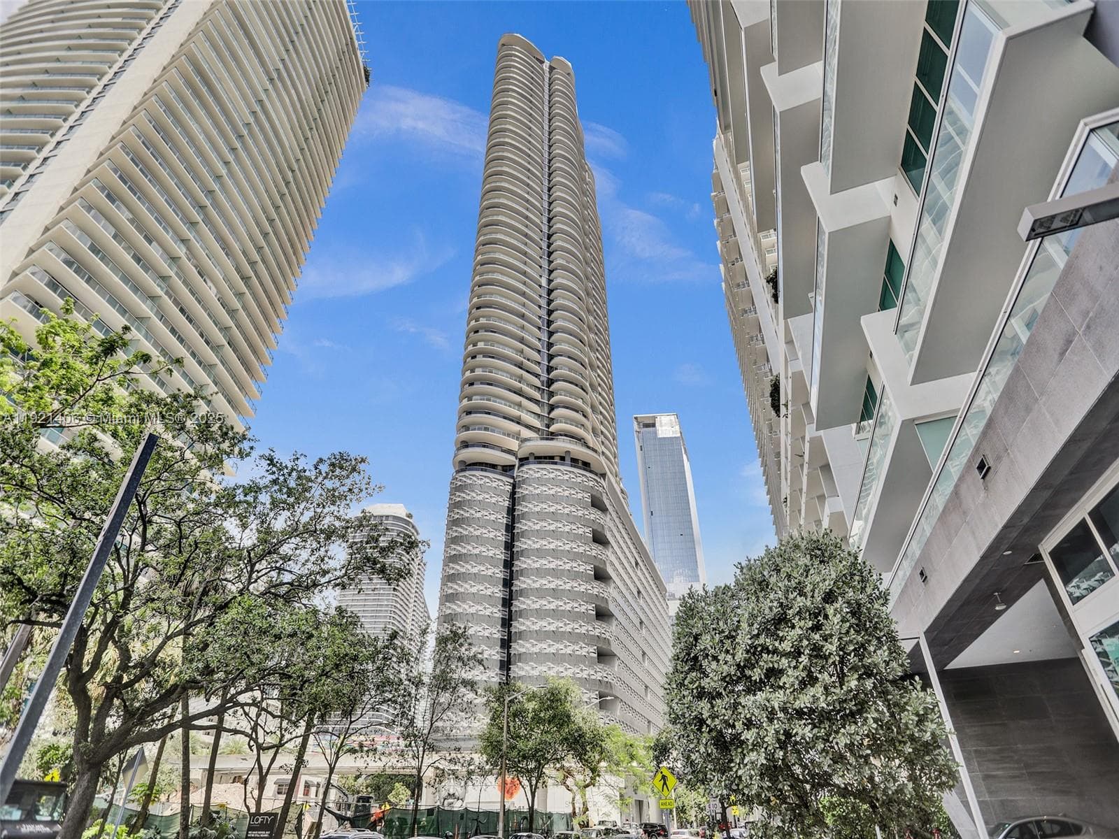 1000 Brickell Plz, Miami FL 33131 — 32