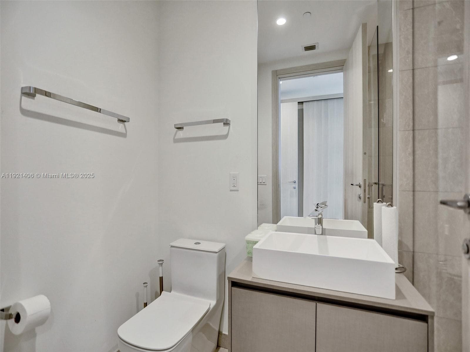1000 Brickell Plz, Miami FL 33131 — 28