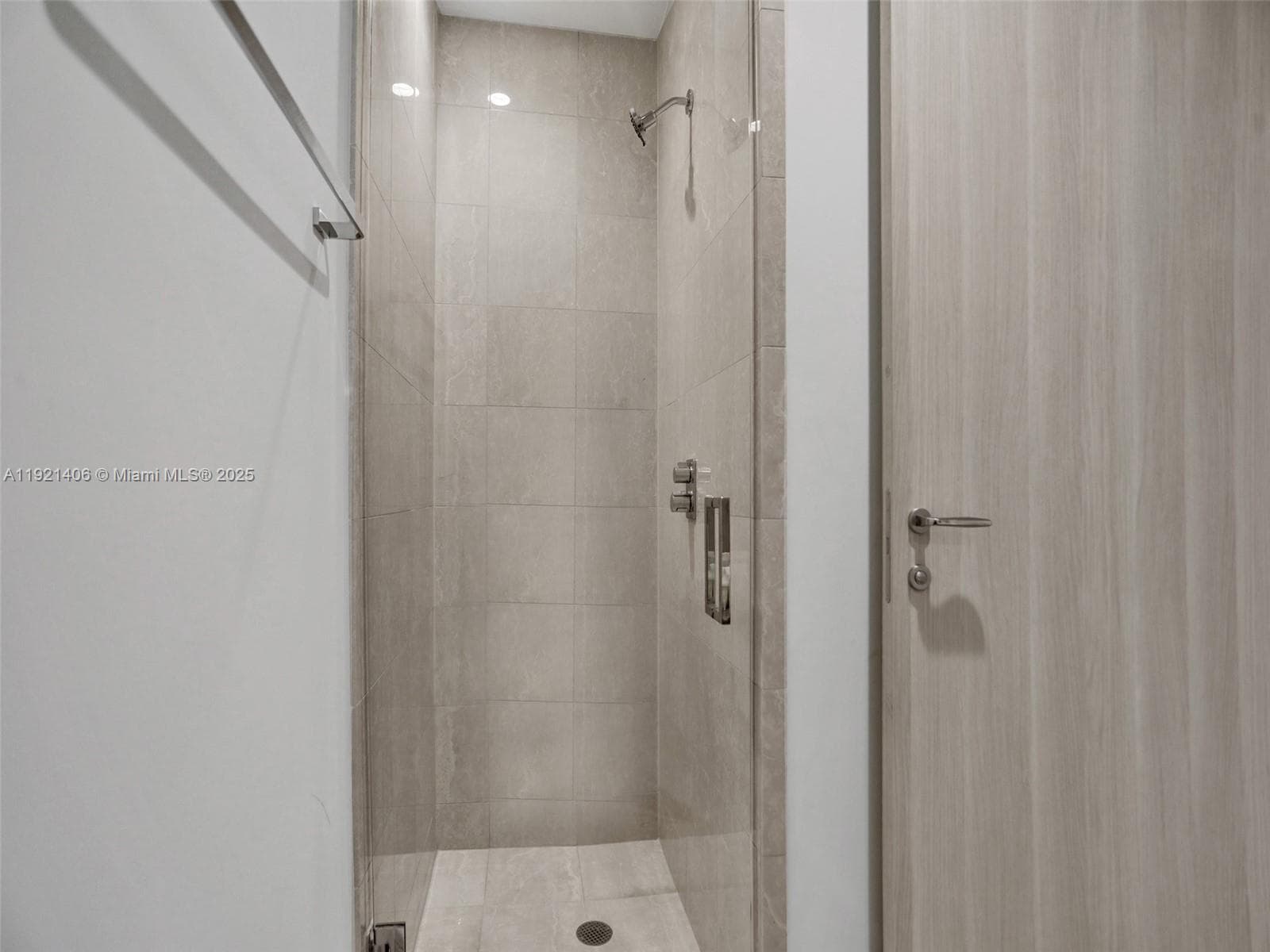 1000 Brickell Plz, Miami FL 33131 — 20