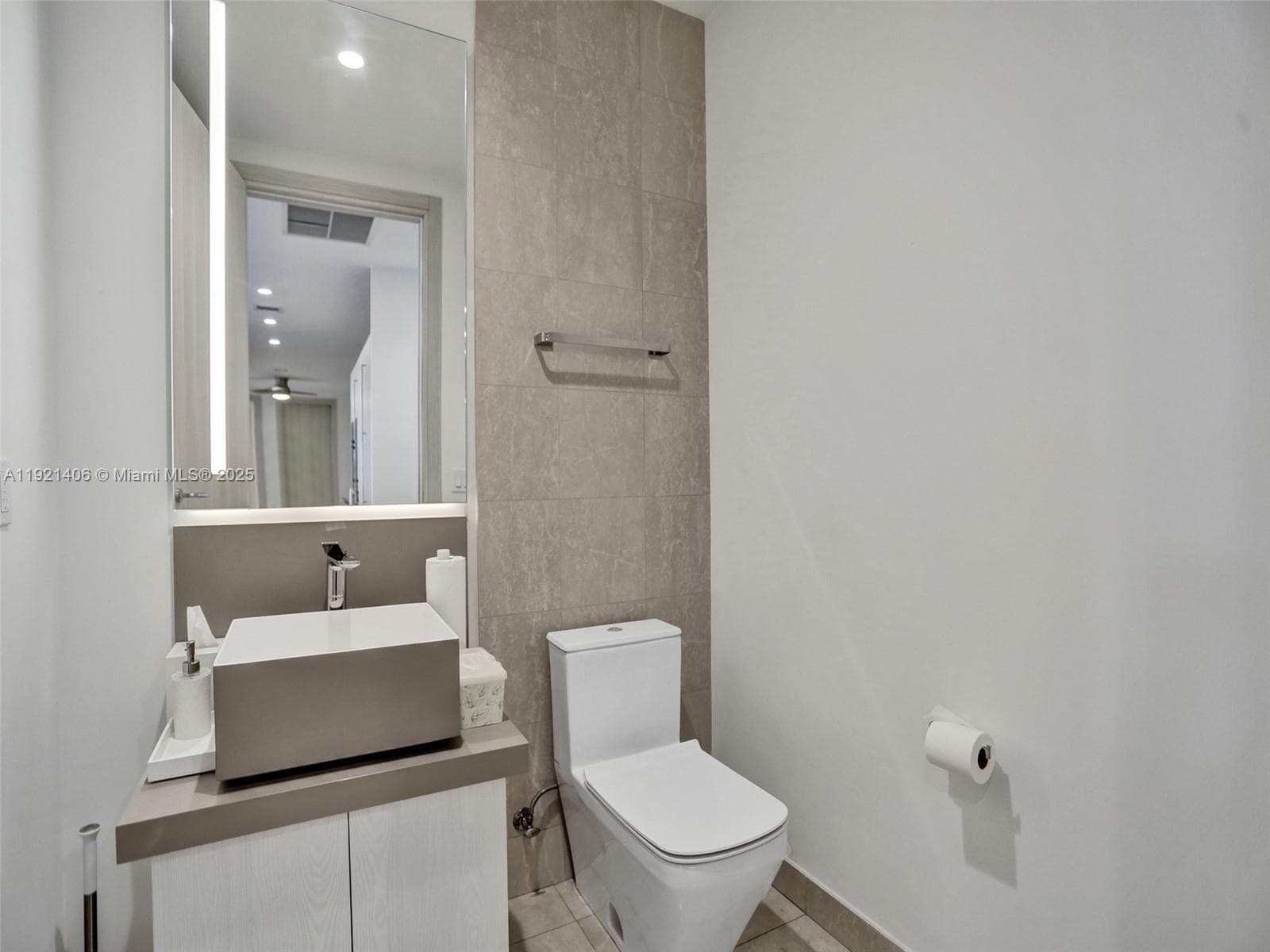 1000 Brickell Plz, Miami FL 33131 — 15