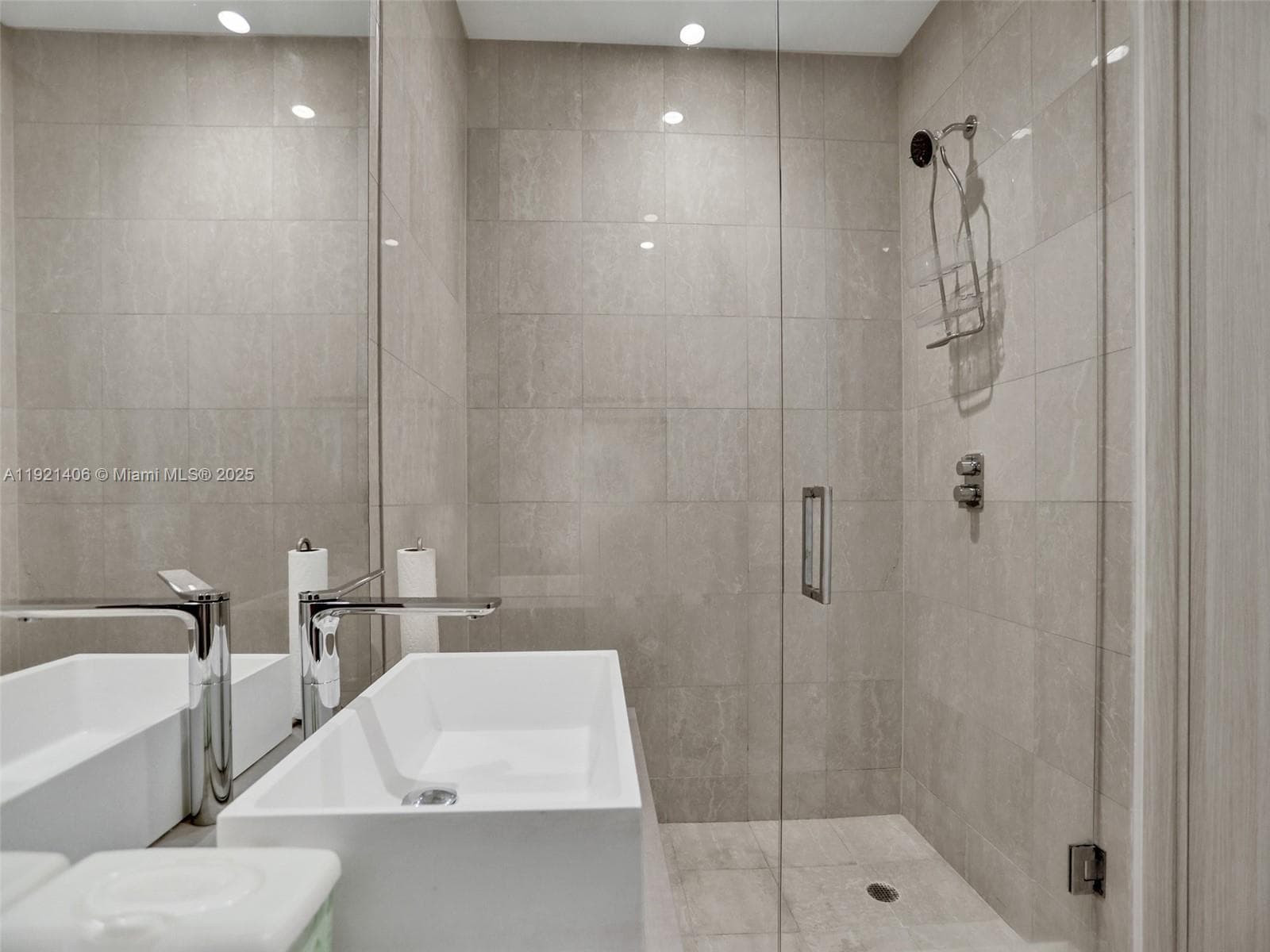 1000 Brickell Plz, Miami FL 33131 — 29