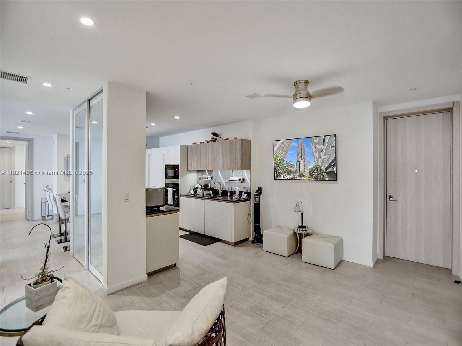 1000 Brickell Plz, Miami FL 33131 — 4