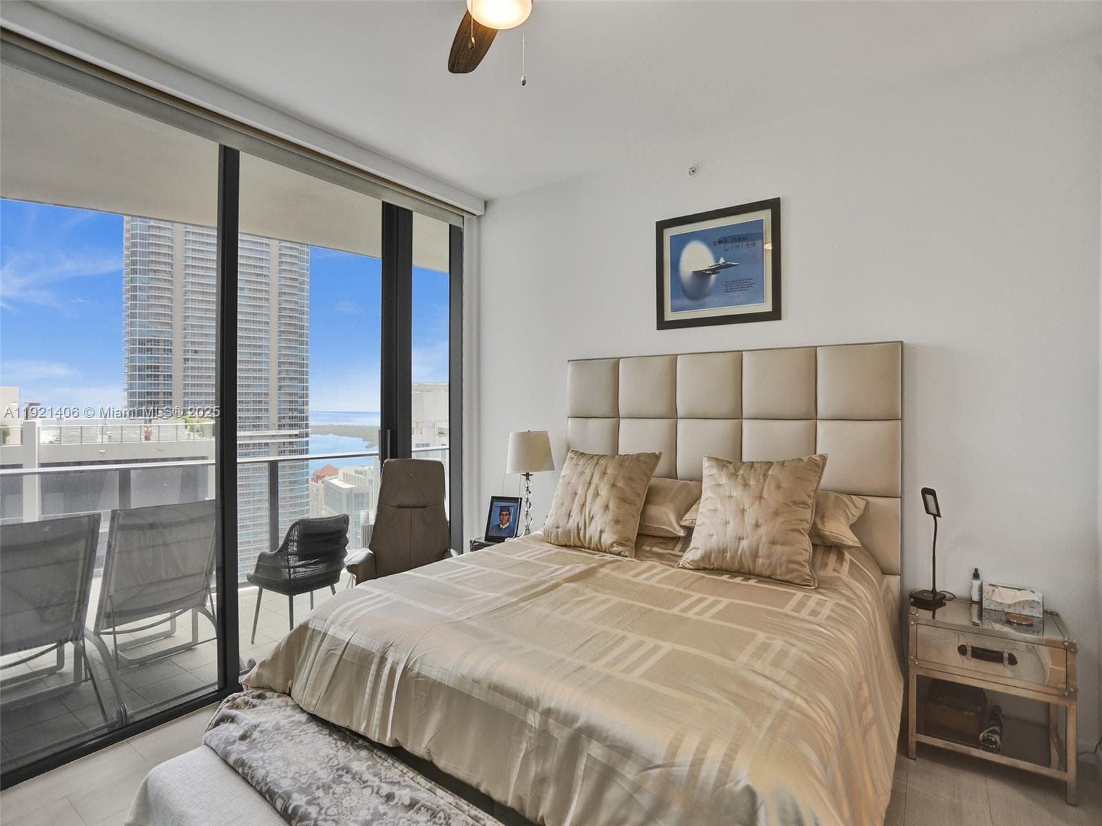 1000 Brickell Plz, Miami FL 33131 — 21