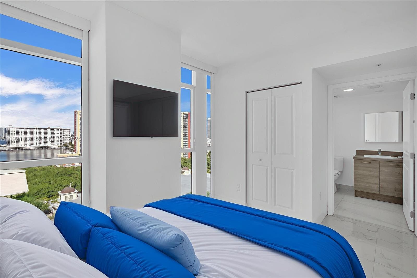 400 Sunny Isles Blvd # 1519, Sunny Isles Beach FL 33160 — 32