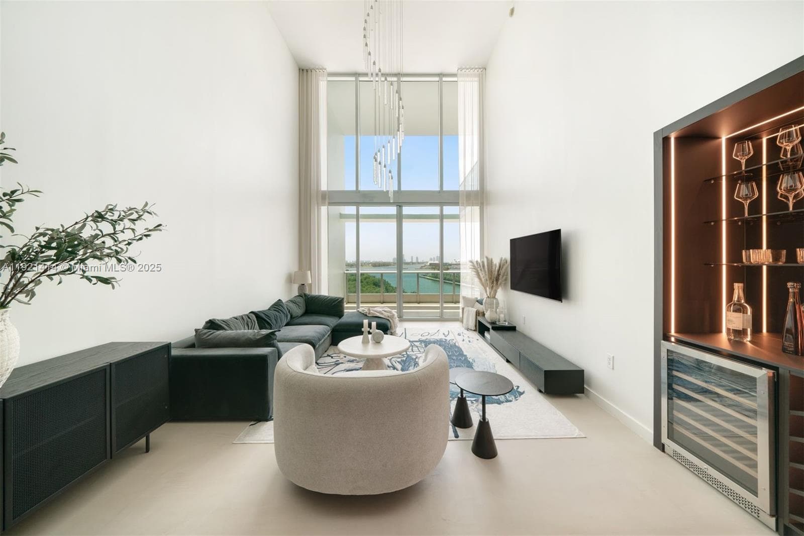 900 Biscayne Blvd # 905, Miami FL 33132 — 2