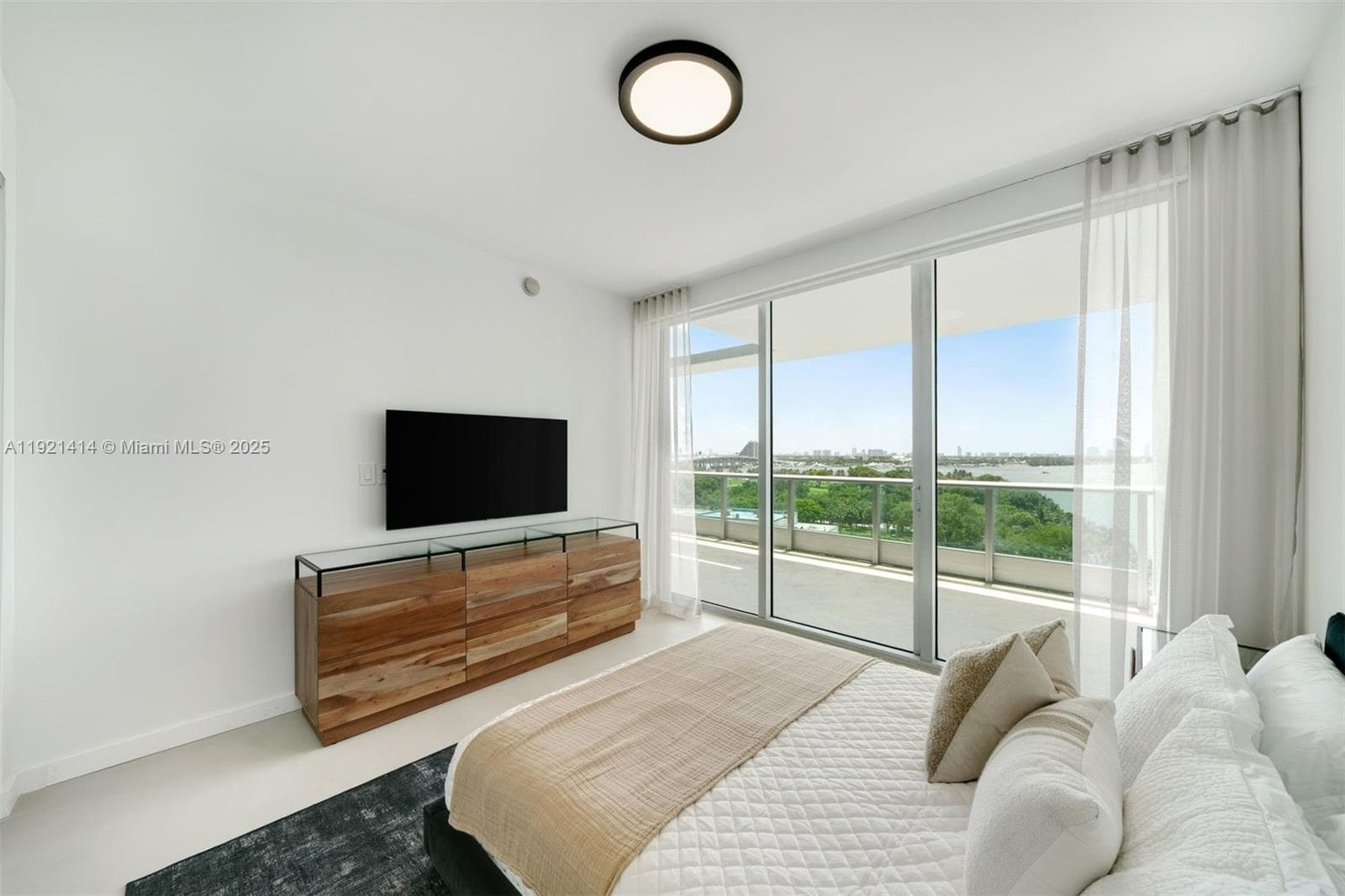 900 Biscayne Blvd # 905, Miami FL 33132 — 16
