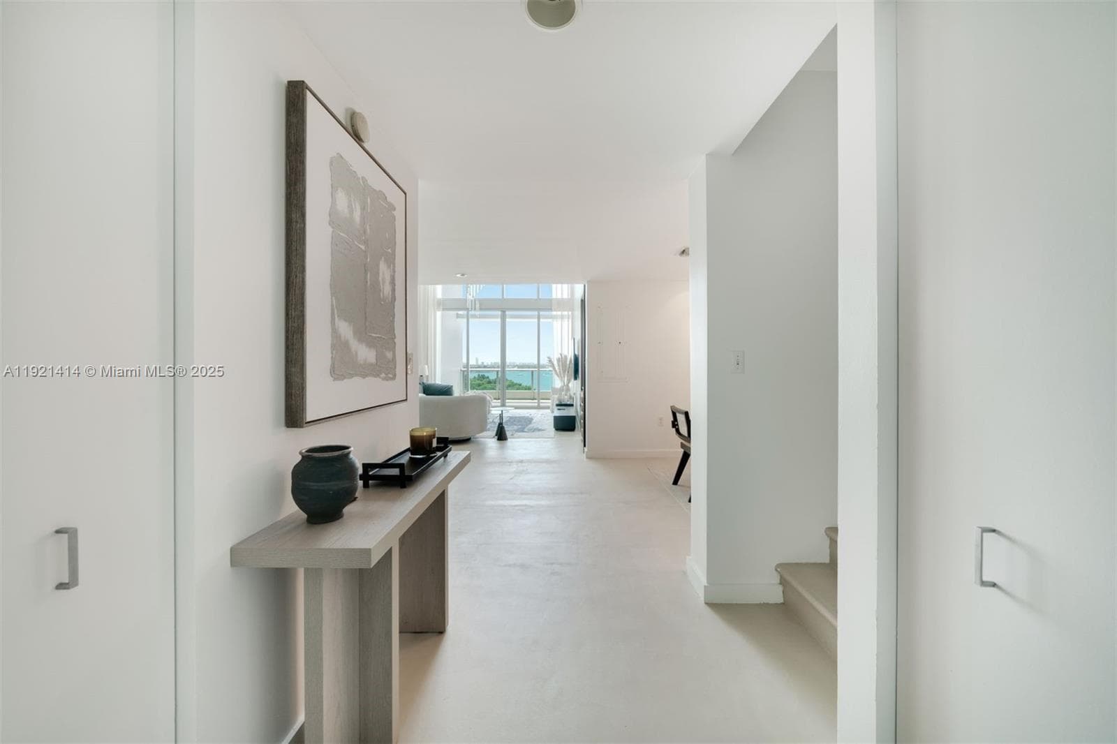900 Biscayne Blvd # 905, Miami FL 33132 — 1