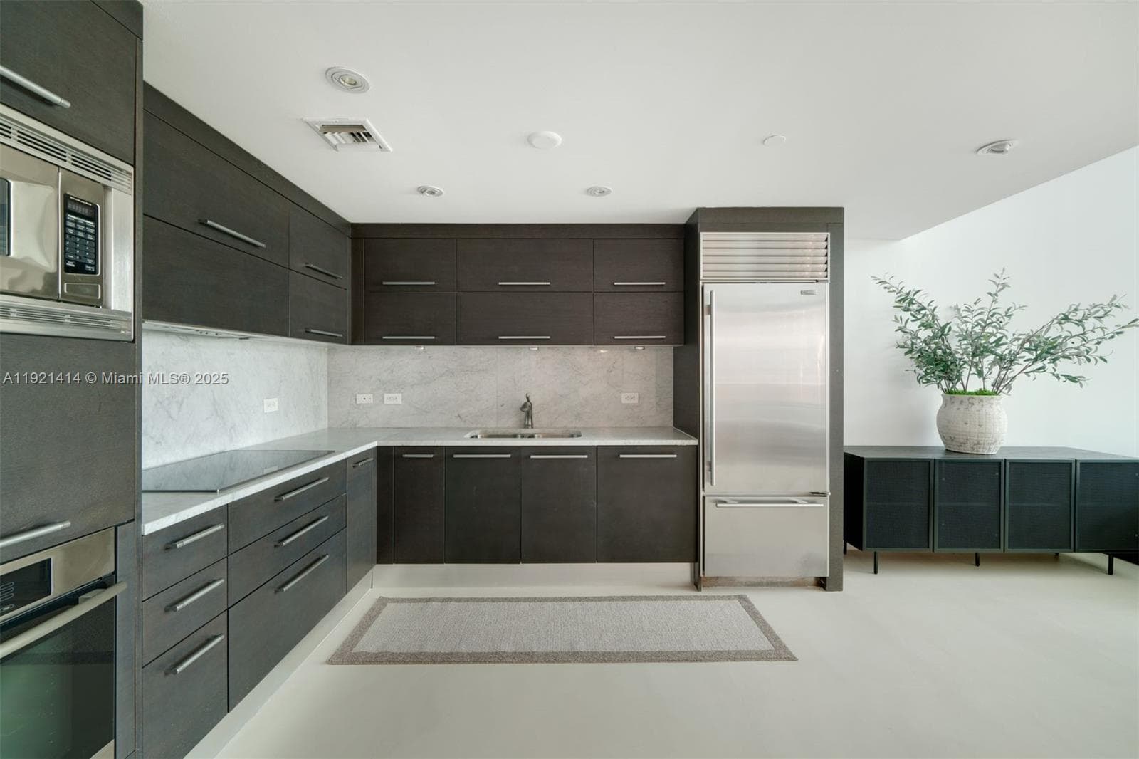 900 Biscayne Blvd # 905, Miami FL 33132 — 9