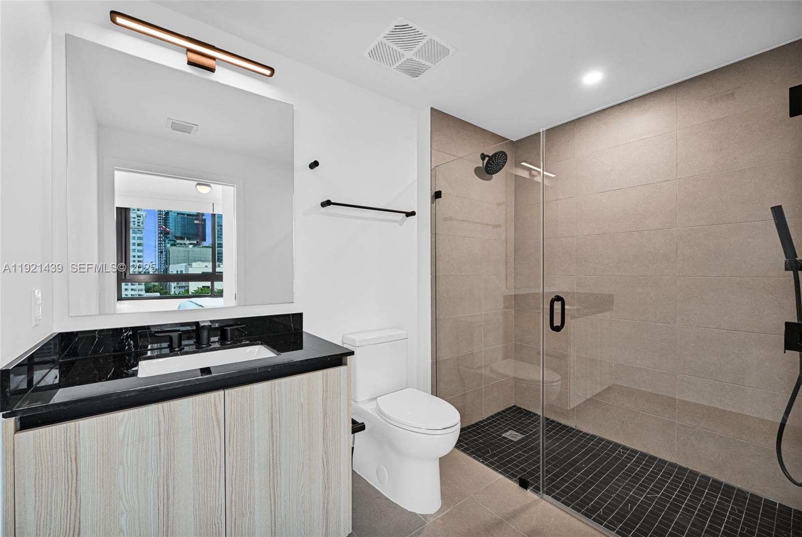 225 N Miami Avenue # 901, Miami FL 33128 — 17