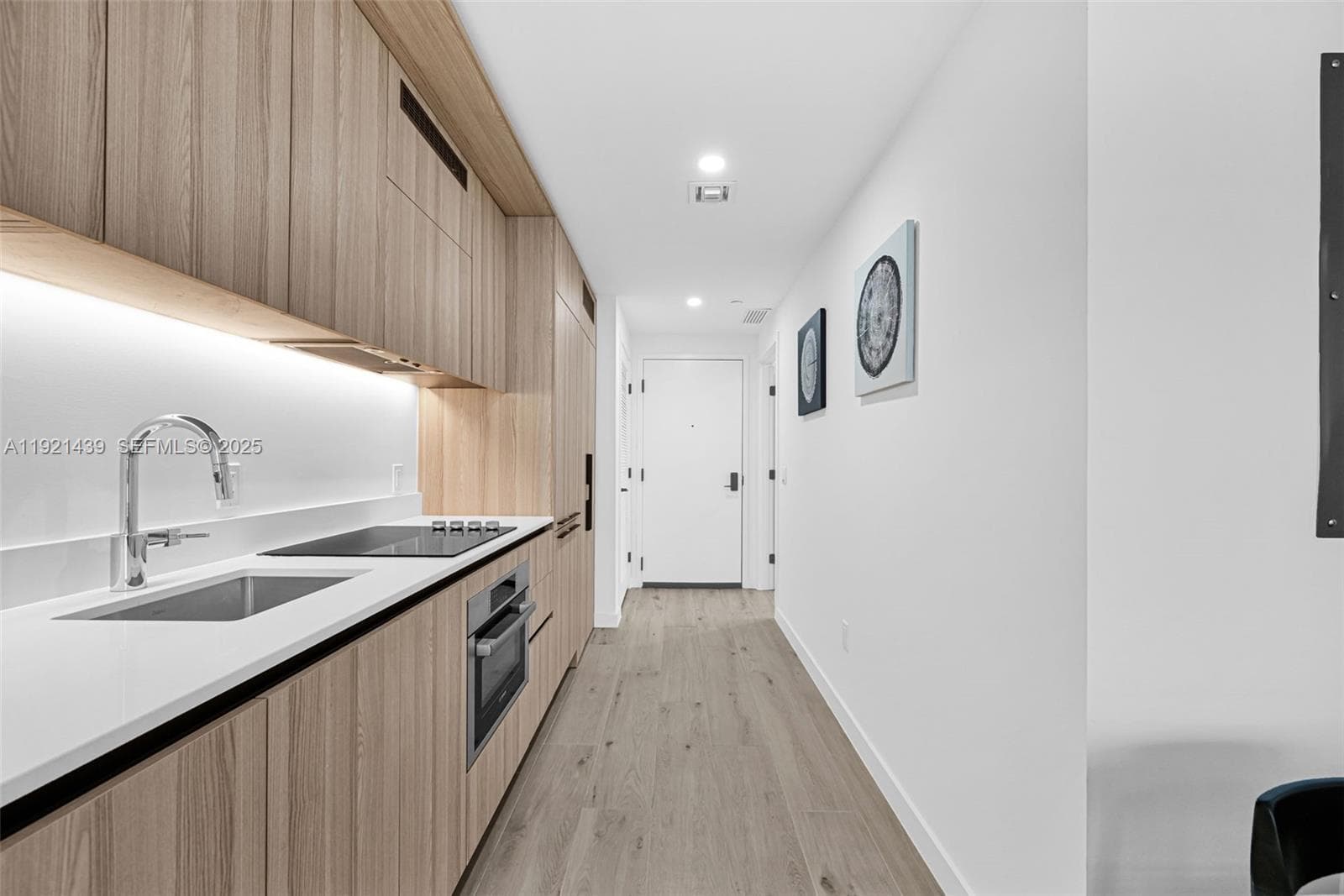 225 N Miami Avenue # 901, Miami FL 33128 — 7