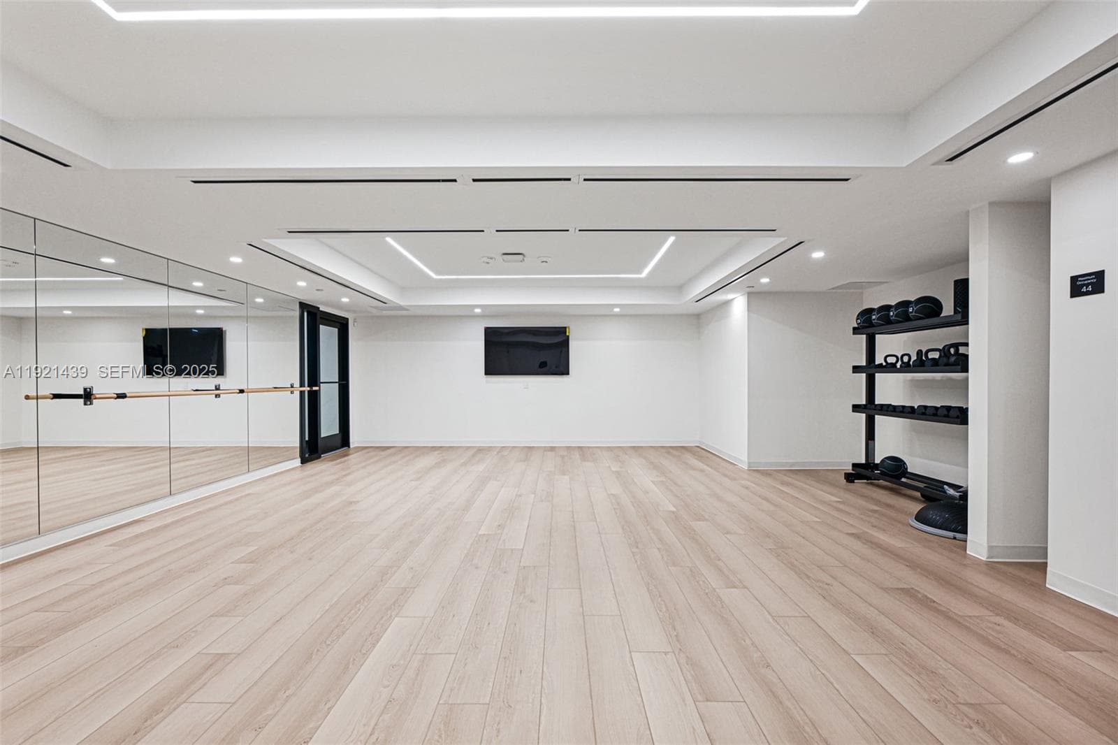 225 N Miami Avenue # 901, Miami FL 33128 — 24