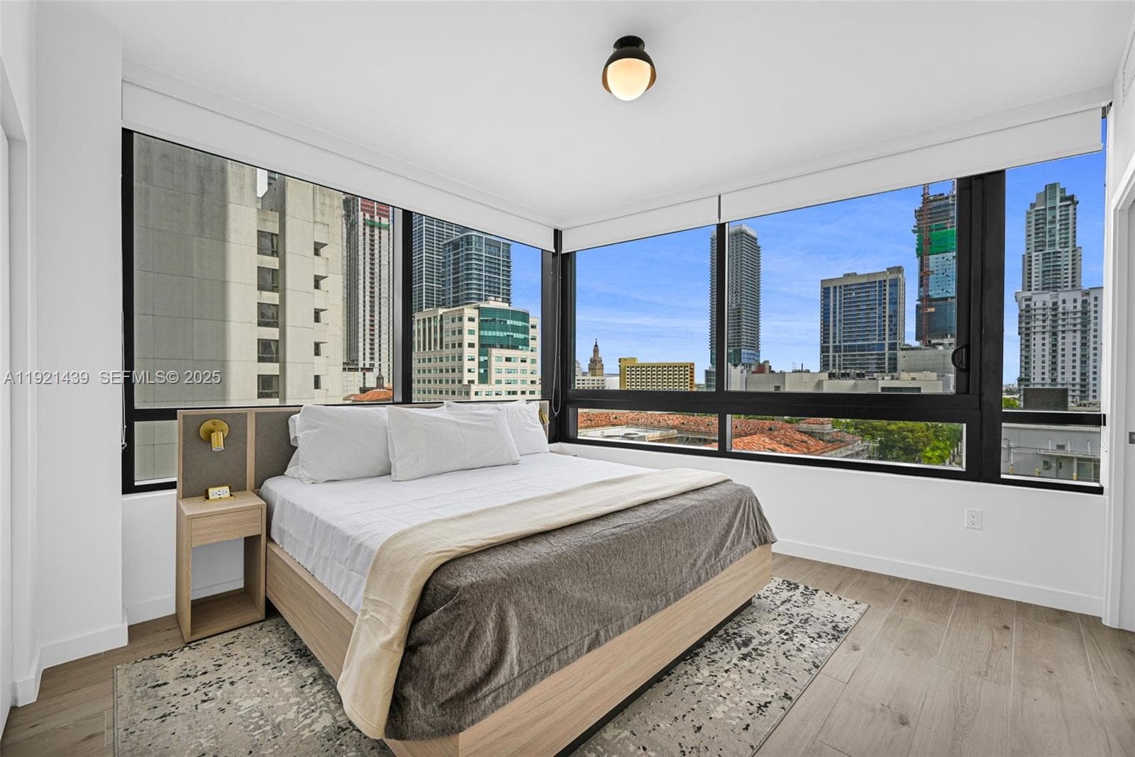 225 N Miami Avenue # 901, Miami FL 33128 — 15