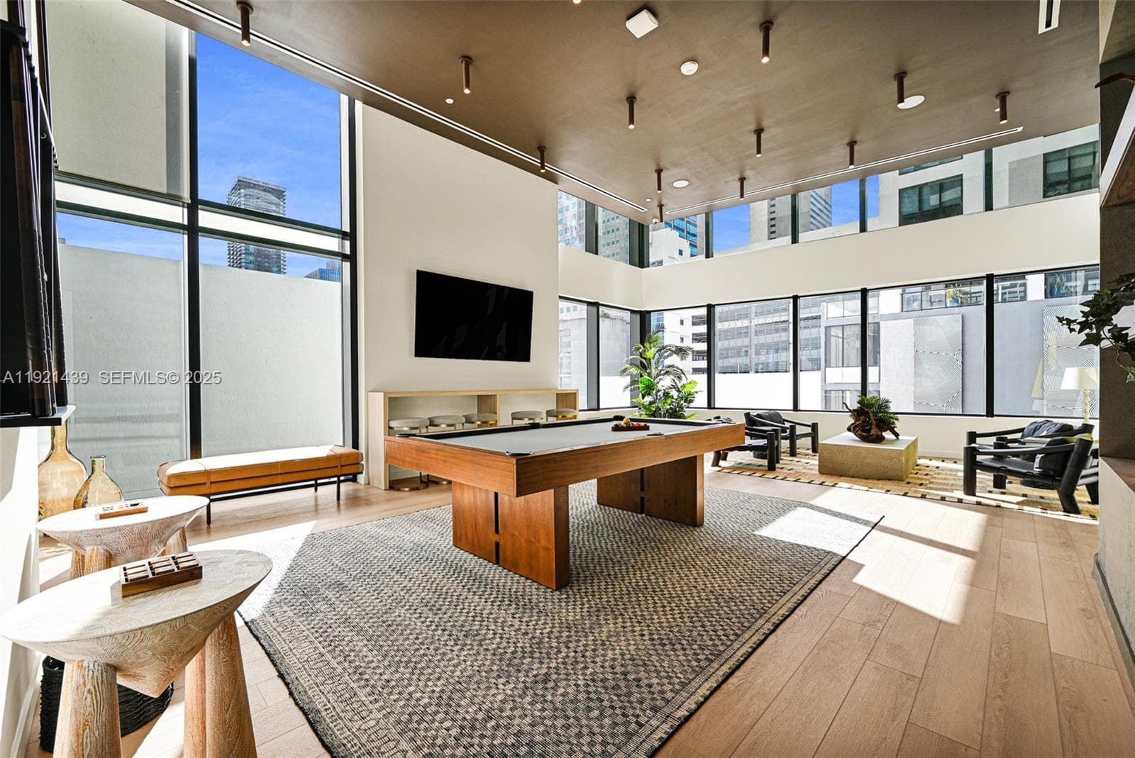 225 N Miami Avenue # 901, Miami FL 33128 — 44