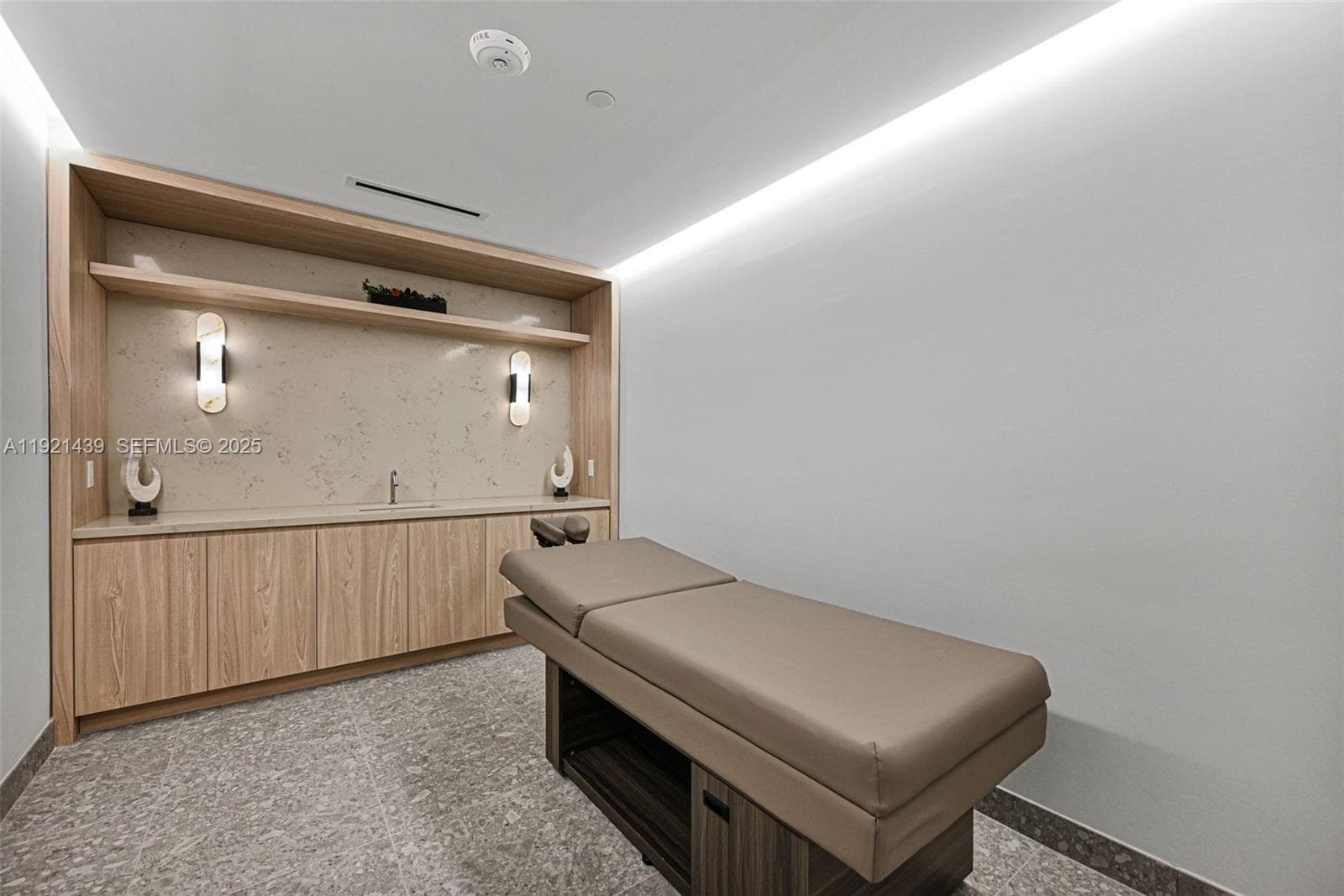 225 N Miami Avenue # 901, Miami FL 33128 — 31