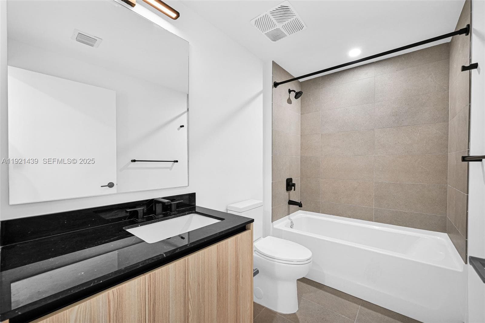 225 N Miami Avenue # 901, Miami FL 33128 — 21