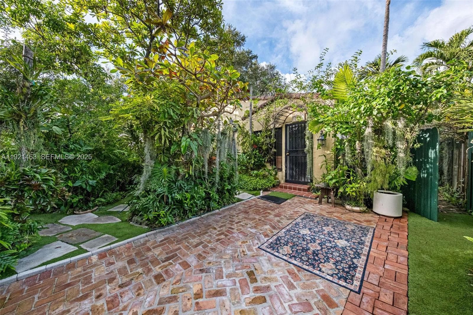 37 NE 44th St, Miami FL 33137 — 16