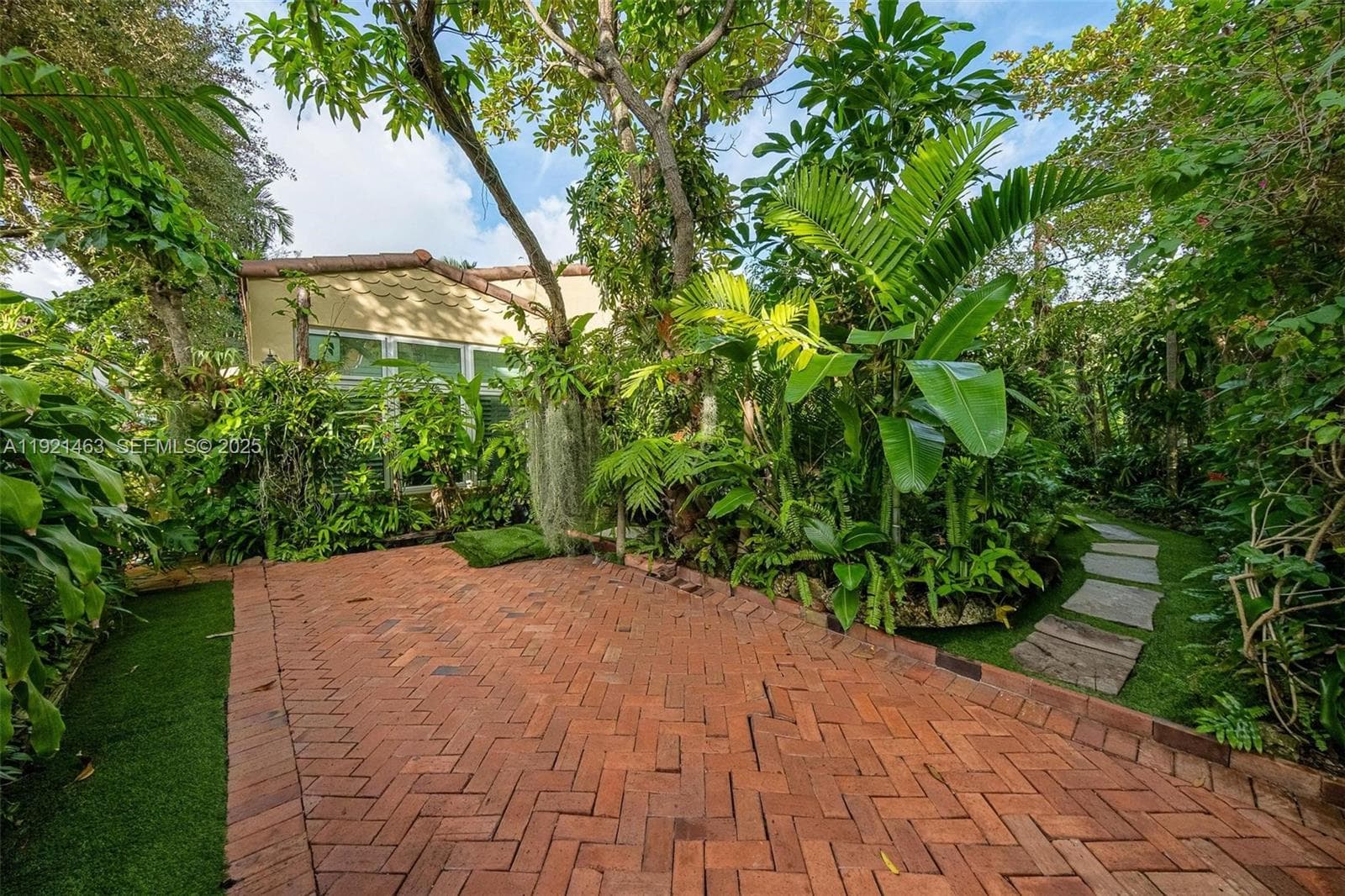 37 NE 44th St, Miami FL 33137 — 26