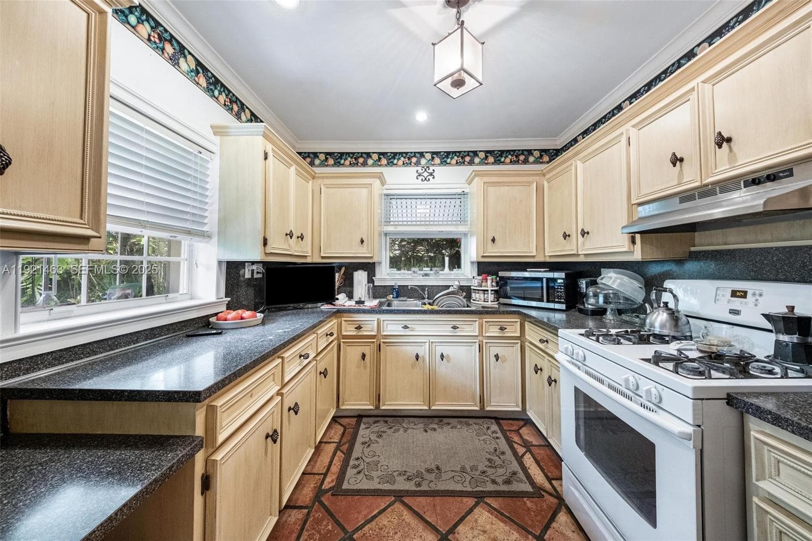 37 NE 44th St, Miami FL 33137 — 7