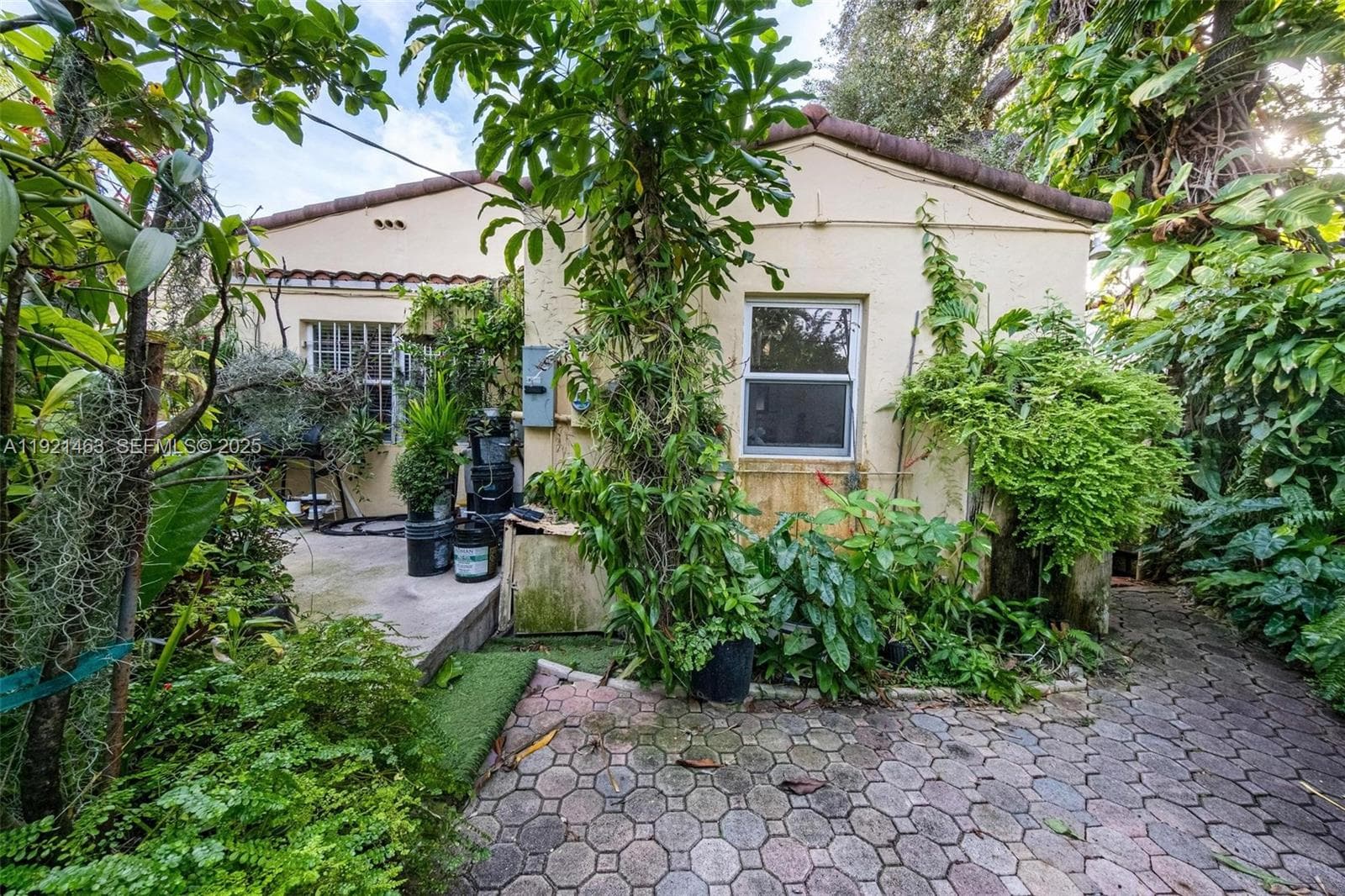 37 NE 44th St, Miami FL 33137 — 36