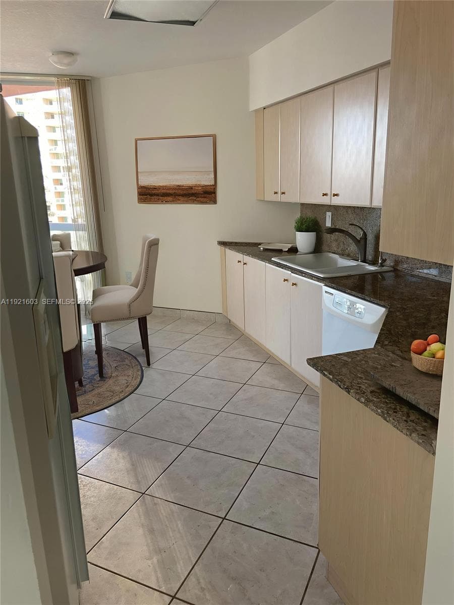 3370 Hidden Bay Dr # 1914, Aventura FL 33180 — 6